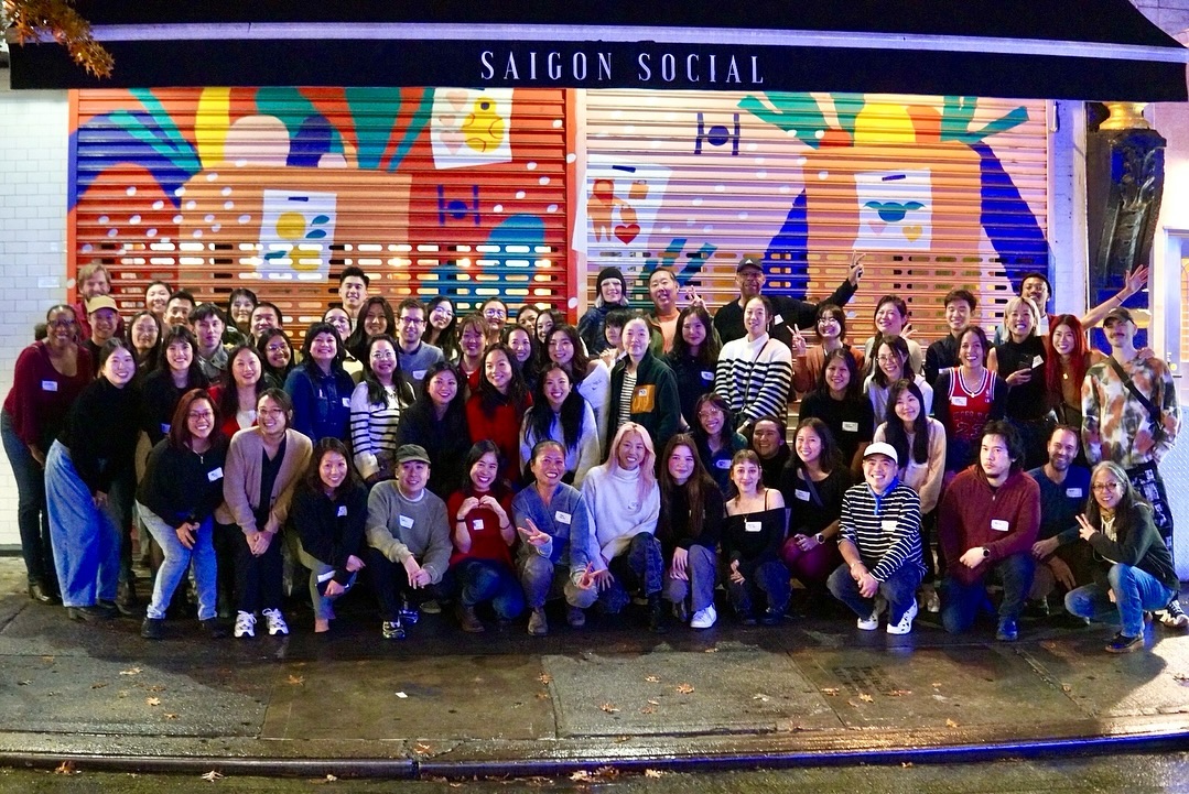 Last night was M-A-G-I-C, a gathering we’ve been looking forward to all year!! 💛 Warmth, laughter, joy & happy tears all around as our long-term volunteers reunited—many meeting for the first time. This was the celebration of community, love, and everything we’ve built together.
The laughter during Human Bingo was UNREAL, even drowning out our announcements at times!!🤣📣 Big Hearts reconnected & some met for the first time, forming new friendships throughout the evening.
Celebrated the gathering with prizes throughout the night highlighting @theindigobunting signed print “Gyeoul” & beloved items from @loandsons, @materialkitchen, @flybyjing & our Big Hearts Crew sweater by @nkpcreate—each prize chosen with intention, a way to carry with us the heart and support of some of the incredible individuals & companies who believed in this mission from the start and continue to uplift our work.
Deepest gratitude to Chef @miss_hailan (one of our first-ever restaurant partners from April 2020!!), @drewnguyen (our 1st longterm volunteer at LES site!!) & the @saigonsocialnyc Team for a seamless evening so we could bask in each other’s company. (Also, how GORGEOUS is the @heartofdinner mural by @nkpcreate on the gates of SS??)
And to our incredible team supporting on the grounds & remotely—@anna.slee @annielunyc @jennifer.trn_ @patti.look @zlau @gwrncieges — thank you for the thoughtfulness and care you pour into supporting this mission every single week. You inspire us & our volunteers alike with your dedication and heart.
To all our beloved community of volunteer bag & note contributors, packers, callers, delivery support—whether you were with us last night or in spirit from all corners of the world—you are at the absolute center of this journey. Seeing you grow and hearing your life stories fulfills us in every sense of the word—your weddings, babies, growing families, career milestones, travels, workout challenges, and so much more. It’s been an honor to grow together as this mission has deepened, and we’re so honored and privileged to have you by our side. We love and appreciate each of you, ALWAYS. 🥹❤️
📸
#6 @annielunyc
#8 @patti.look
#10 @jennifer.trn_