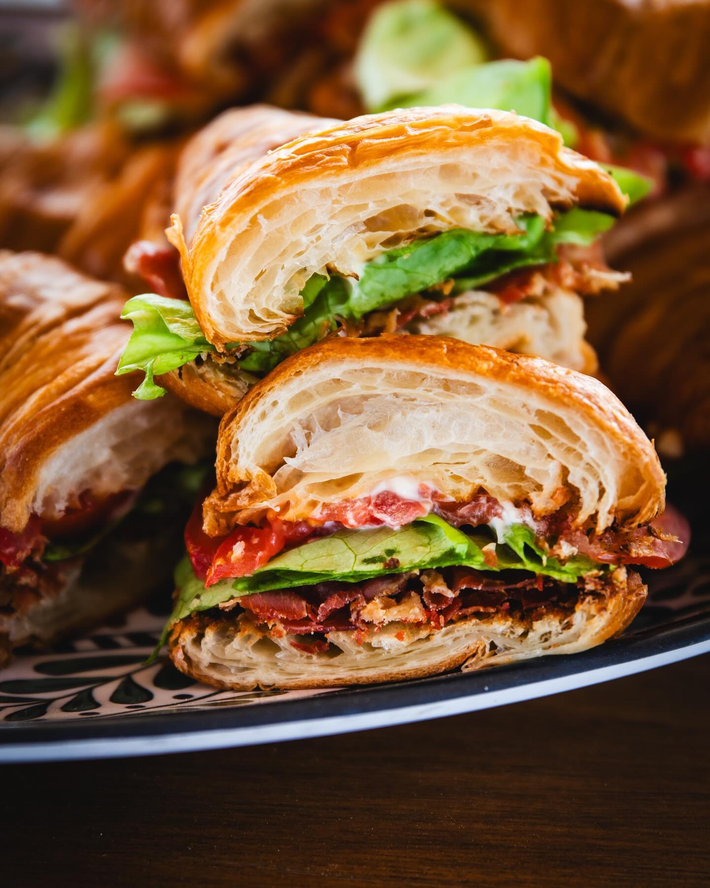 Our crispy fried prosciutto, lettuce and tomato breakfast sammies… might just be our new standard!
Super light and airy, these crispy breakfast sandwiches elevate a BLT to the next level!
Served for @ramtrucks and @barlow_adventures