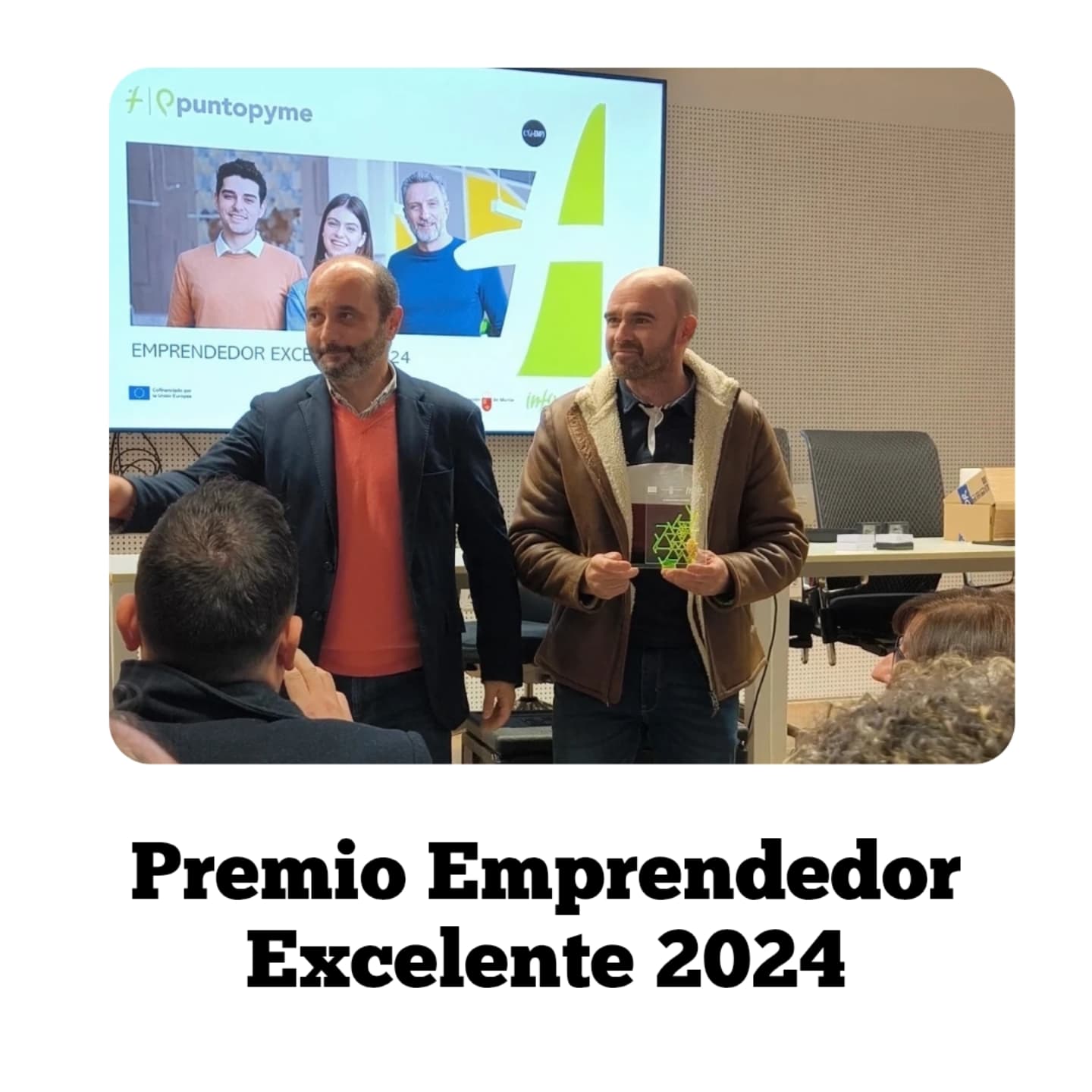 Hoy ha sido un día muy especial para nosotros, ya que nos han otorgado el Premio Emprendedor Excelente 2024 organizado por el Instituto de Fomento de la Región de Murcia a través de la Red PuntoPyme.
Queremos agradecer a todos los organizadores este reconocimiento así como felicitar a todos los participantes por su emprendimiento y estupendos proyectos. Os dejamos el enlace al artículo más abajo dónde aparecen todos para que los conozcáis.
Este premio lo queremos compartir con todos los emprendedores que pasan noches sin dormir para poder dar a conocer lo que es su pasión, sus sueños y poder hacerlo realidad. Y todo este esfuerzo hay que ponerlo en valor. Nosotros seguiremos llevando nuestro mensaje allí donde nos den la oportunidad para dar a conocer estas razas de gallinas autóctonas y la importancia de proteger nuestro patrimonio y entorno rural.
https://thegastrotimes.com/huevos-ecologicos-el-romero-ganador-del-premio-emprendedor-excelente-2024/
Gracias 🐔🥚