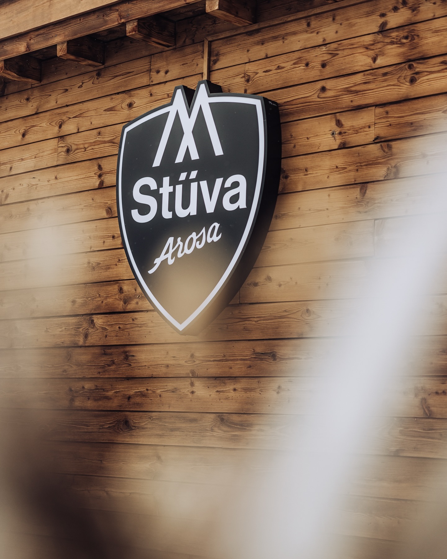 Herzlich Willkommen in der StüvaArosa.
Die neue StüvaArosa ist ein Ort der Begegnung umrahmt von einem innovativen und vielseitigen Foodkonzept. Ein herzlicher und unkomplizierter Umgang mit unseren Gästen mit viel Gemütlichkeit werden in der StüvaArosa gross geschrieben.
#wirfreuenunsaufdich
@veitfritz
#stüva #stüvarosa #arosa #arosalenzerheide #stubäsitzä #graubünden #schweizerberge #berg #bergliebe #schweizerberge #bergrestaurant #italienfood #foodwithlove #passion #arosalenzerheide #skirestaurant #italienfood #pizza