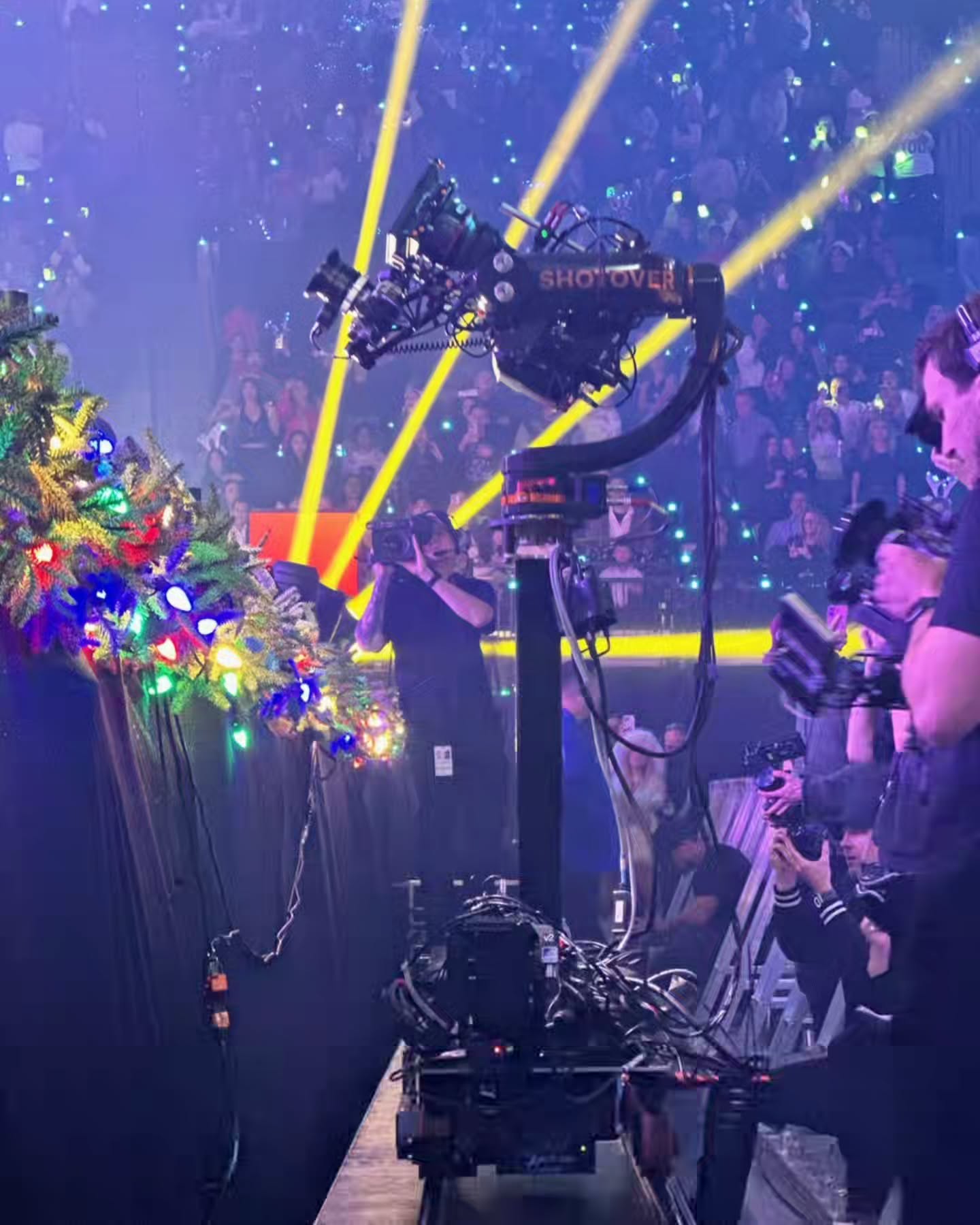 Fun times at @iheartradio Jingle Ball, at the new @intuitdome. Provided our Furio with Shotover G1, and @mat_madabouttechnology Towercam, with talon remote head.
#iheartradio #jingleball #intuit #music #sony