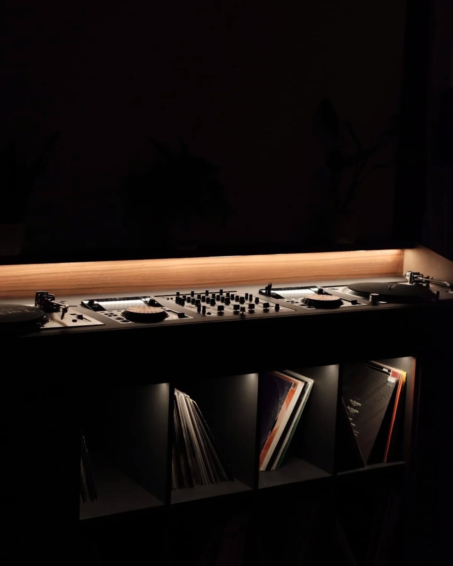 Awesome work by the guys of @studioboothy, craftmanship from Amsterdam🤎 Behind the scenes of their latest project 🎥Hit them up for your own booth or vinyl furniture! Open for DJ’s, individuals, clubs, bars and festivals.
Follow - > @studioboothy <-
___________________________
👉🏼 Follow @doyouspin for more
👉🏼 Follow @doyouspin for more
👉🏼 Follow @doyouspin for more
DM for submission & Email for promotion 📩
#rotarymixer #technics #djsetup #vinyldj #rominimal #classicdj #classicmixer #boutiqemixer #hifi #audiophile #hifidj #djlife #vinyljunkie #vinyladdict #technics1210 #sl1200 #doyouspin #djdesk #djbooth #listeningbar #recordstore #vinylonly #djculture