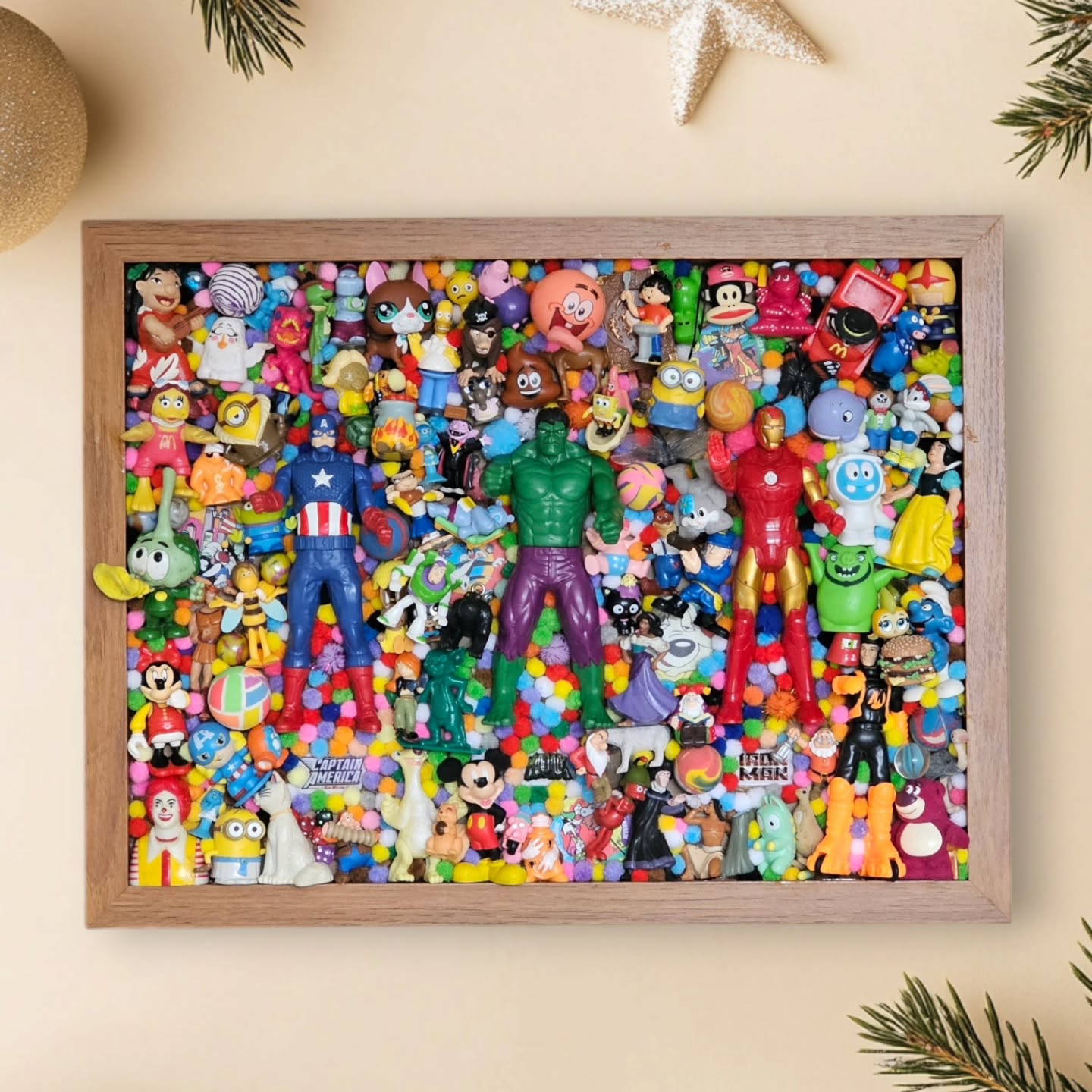 Smiley Marvel is klaar 😁, bij wie krijgt hij een mooi plekje 🦸♂️?
#kunstwerk #schilderij ##popart #vintagespeelgoed #minions #upcycling #popartstyle #marvel #avengers #hulk #captainamerica #ironman #art #kinderkamerinspiratie #kinderkamerstyling #kinderkamer #speelgoed #speelgoedkunst #retroart #nostalgie #disney #macdonalds #tekoop