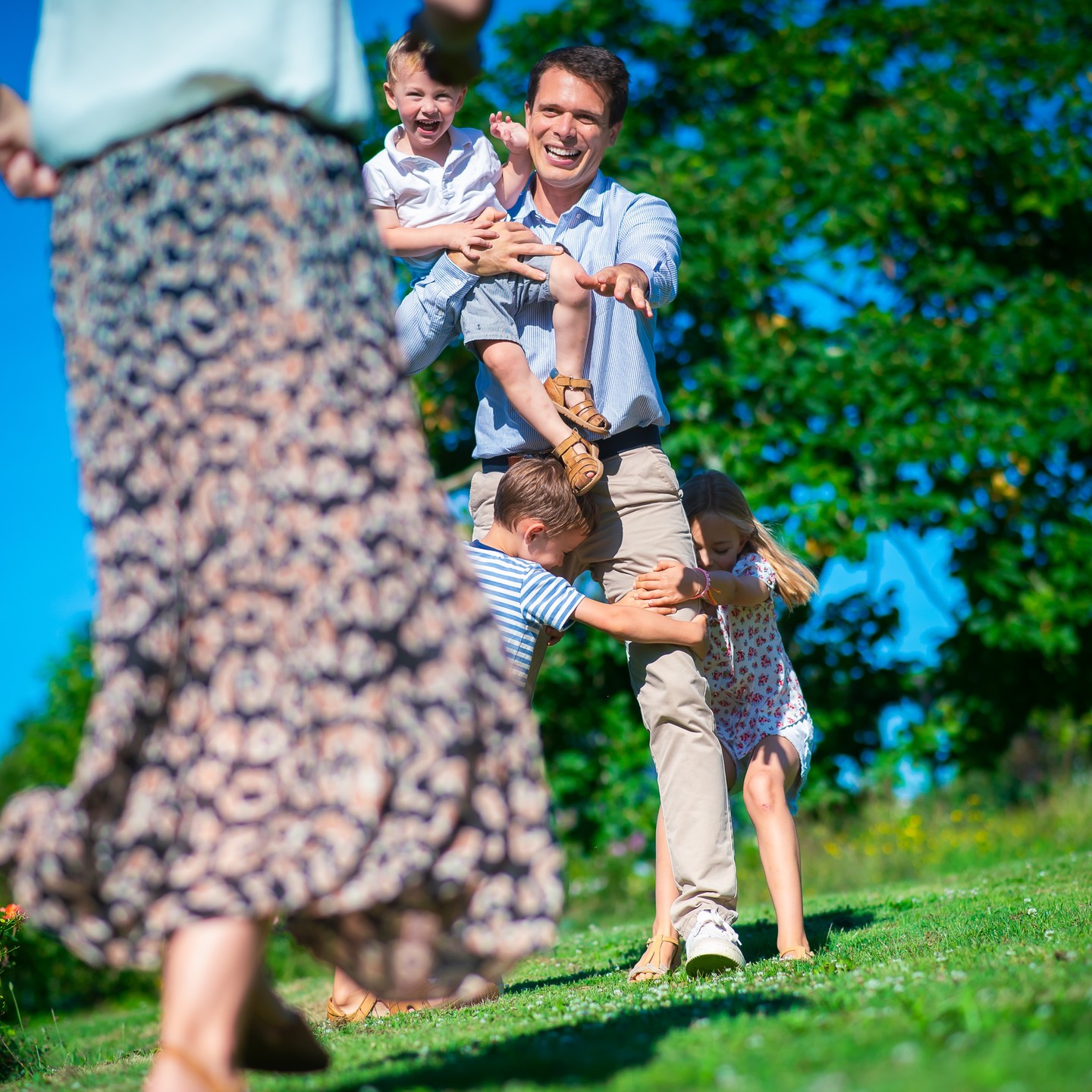Le froid s'installe, mais j’ai envie de vous emmener en plein cœur de l’été avec cette séance photo complètement folle ! 🌞
Quelle joie de vivre incroyable partagée avec cette famille ! Des éclats de rire, des instants de tendresse, et surtout une belle complicité qui réchauffe le cœur même par temps glacé. 🧡
Et toi, quelle est ta saison préférée pour immortaliser des moments en famille ? 😊
#photographenantes #souvenirsenfamille #photographiefamille #joiedevivre #cartecadeauphotographenantes #offrirdessouvenirs #cadeauoriginalnantes #seancephotoexterieure #photographeprofessionnel #photographieemotion #ideecadeaunoelnantes #immortaliserlesmoments #cartescadeauxnantes #photographienaturelle #seancephotonantes"