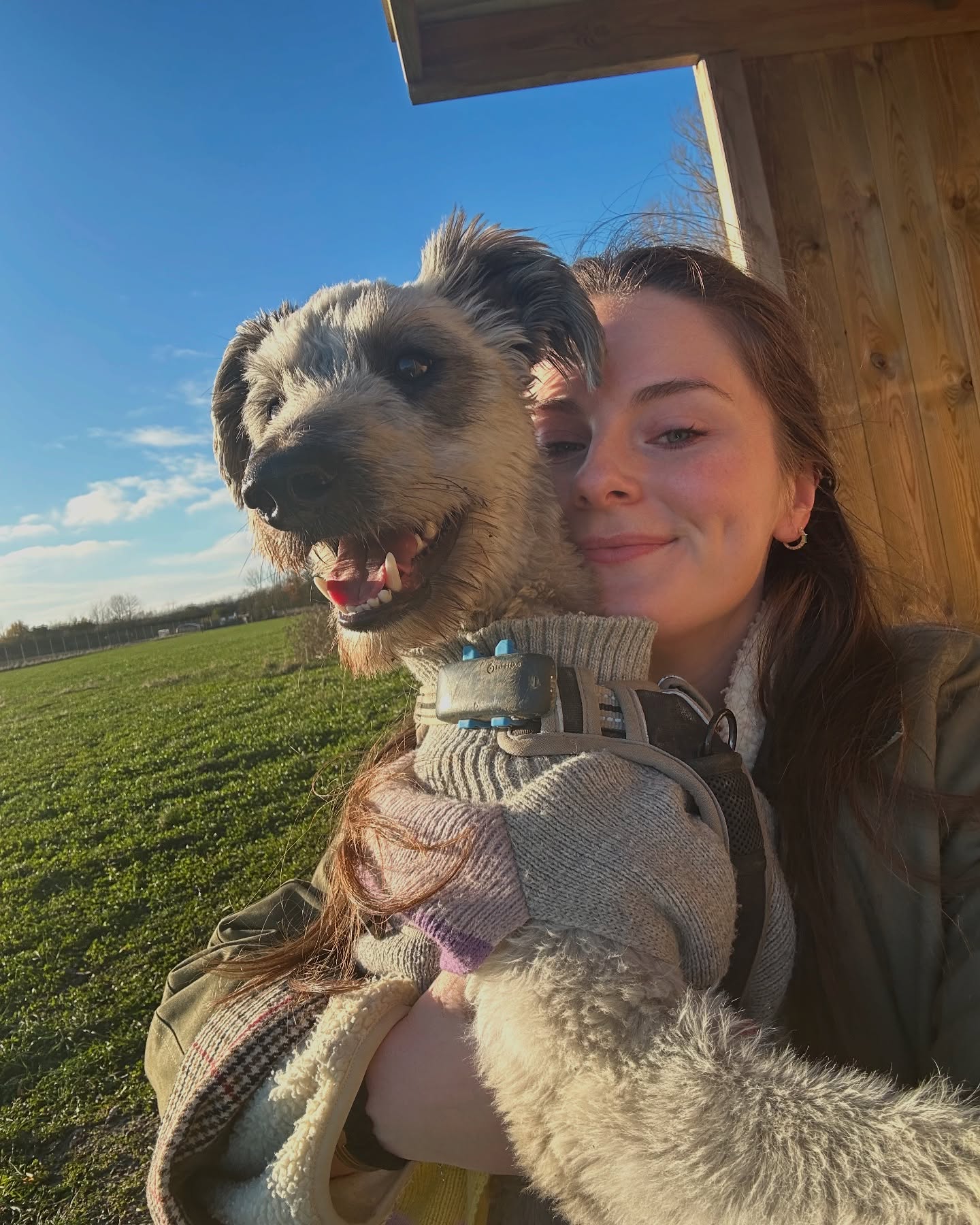 She’s feeling festive (& trying to post more) 💫🎄🥂