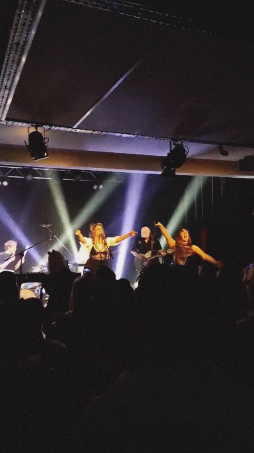 we’ll be working on our Disney knees next 👯♀️
#thisisme #camprock #girlhood #liveshow #duet #femaleartist #indiepop