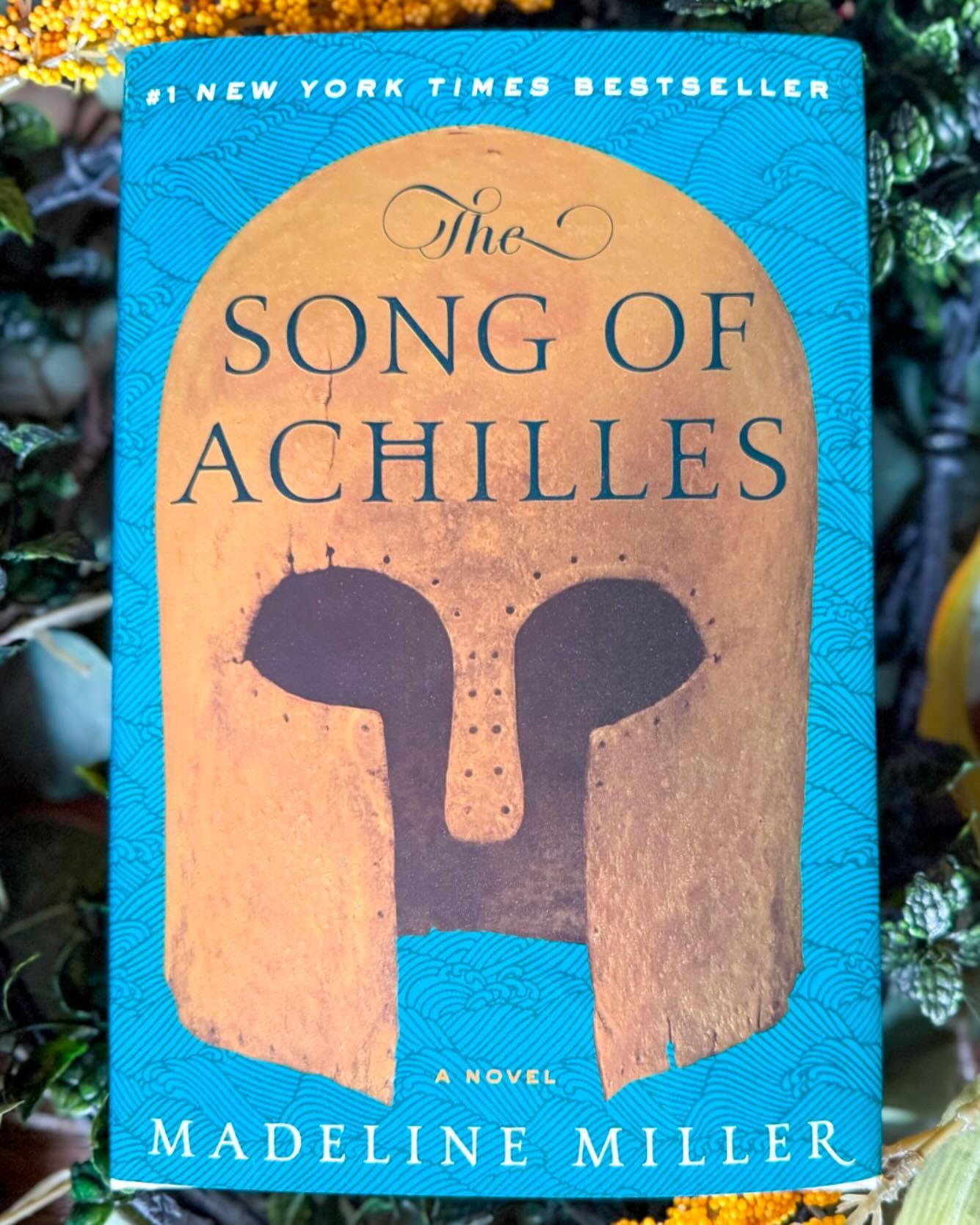 ✨ SONG OF ACHILLES ✨
I took WAY too long to read this 😅 This may be a hot take/unpopular opinion - I liked the story, the characters, the world…. But something didn’t connect for me. I think it was how the book was structured or the voice it was written in, but I found it to be middle of the road.
But I absolutely adore Patroclus 🫂
What did you think of Song of Achilles?