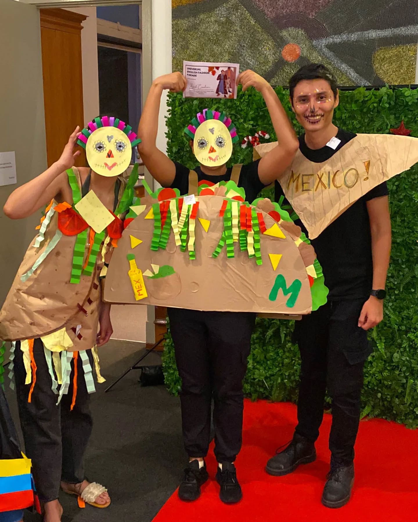 Active English Week has begun! 🥳🎊
We kicked off with a colourful fashion parade featuring our evening students' crafty costumes. Tell us which one was your favourite in the comments! 🥰🥇
And of course, a huge thank you to our host, Louise, for her amazing energy yesterday! 🫶🏼✨
📸 @enjoyhappylife.ig
🔗 https://universalenglish.oxfordinternationalenglish.com/melbourne (link in bio)
#UEActiveEnglishWeek #FashionParade #EveningStudents #CampusEvent #CreativeLearning #Creativity #UniversalEnglish #UniversalLearningGroup #EnglishLearning #Melbourne #Australia