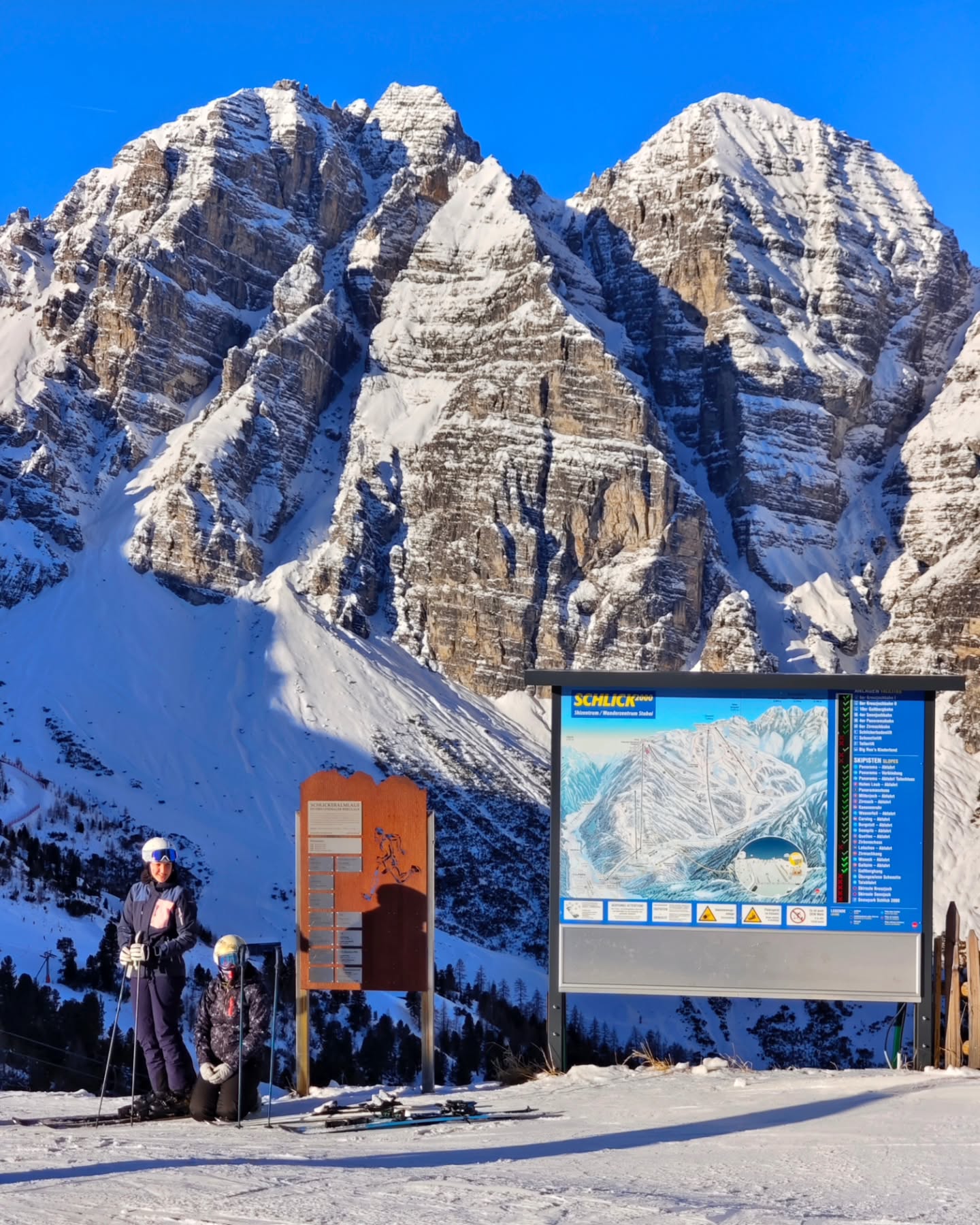 What a beautiful day ❄️⛷
The slopes are waiting and the sun is shining!
.
#schlick2000 #stubaital #skipluscity #skipluscitypass #Skifahren #winterseason #myinnsbruck