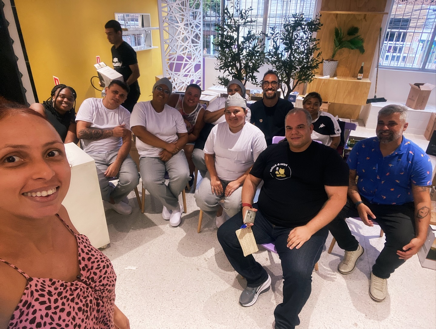 Treinamento de Boa Práticas Manipulação para o nosso mais novo cliente @pataserolhas 💜
Obrigada pela confiança e pela parceria!
👨🏻🍳Parceria @chef.juliooliveira
#implementacao #BPM #inaguracao #nutricao #controledequalidade #contaminacaocruzada #restaurante #petlover