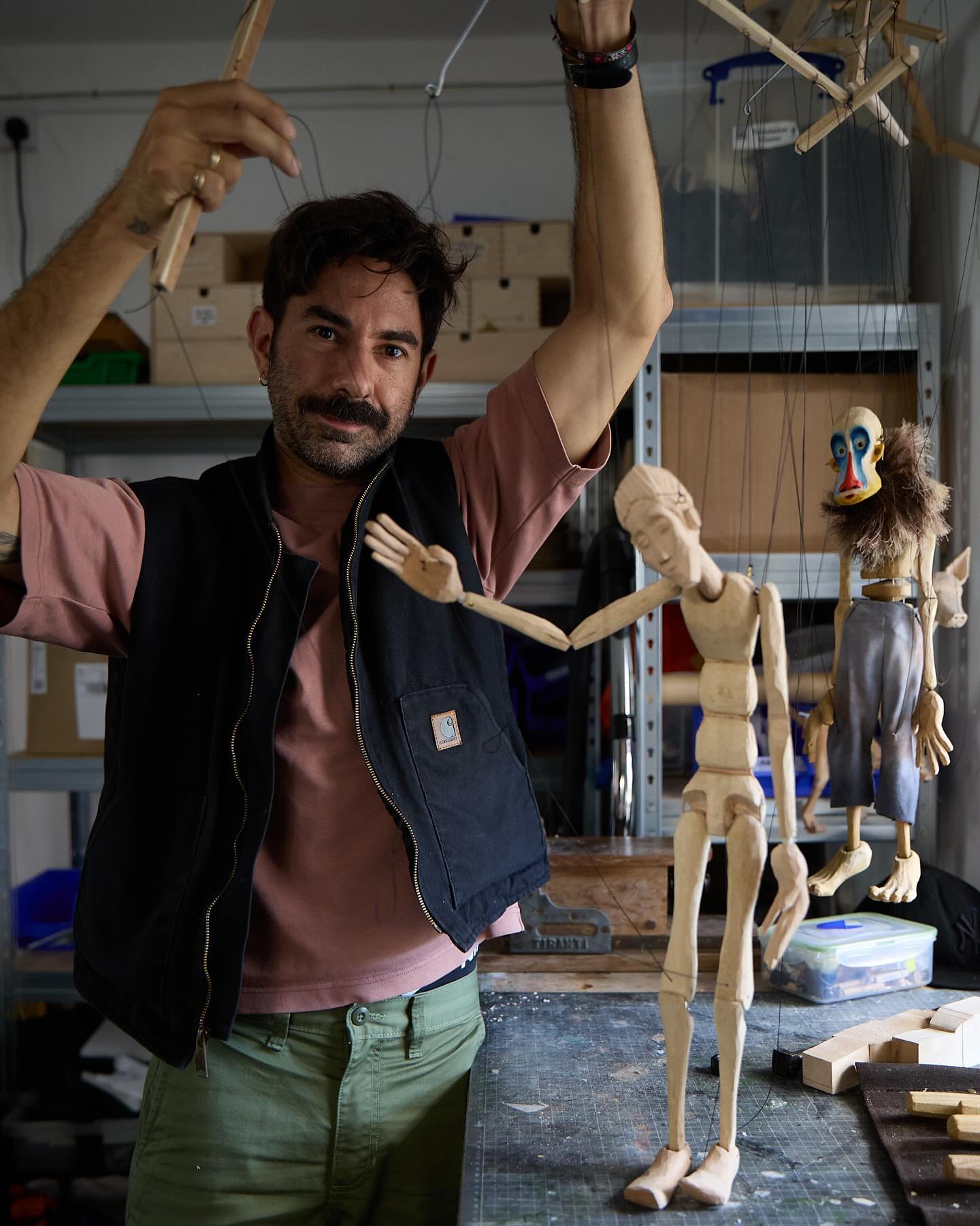 Merry Christmas to you all. Wishing you all a peaceful and restful end to the year.
Thanks for the 📸 @cardwelljon
#puppetry #puppet #puppets #puppetsofinstagram