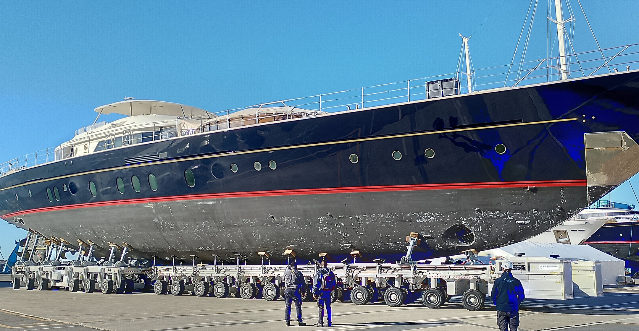 Grazie 2024, con te ci siamo messi alla prova, il nostro team è cresciuto, abbiamo affrontato sfide nuove, grandi progetti, abbiamo trovato nuovi partner e rinforzato i legami con quelli che già erano con noi. I nostri auguri vanno a tutti i nostri clienti, fornitori, partner e a tutto il nostro team! Avanti tutta per un 2025 ancora più GRANDE 🍾 Thank you 2024, with you we tested ourself, our team has grown, we have faced new challenges, big projects, we have found new partners and strengthened ties with those who were already with us. Our best wishes go to all our customers, suppliers, partners and our entire team! Full speed ahead for a GREAT 2025 #altoservice #christmasholidays #2025 #shipyards #boatmover #firstquality #madeinitaly #bestwishes #team