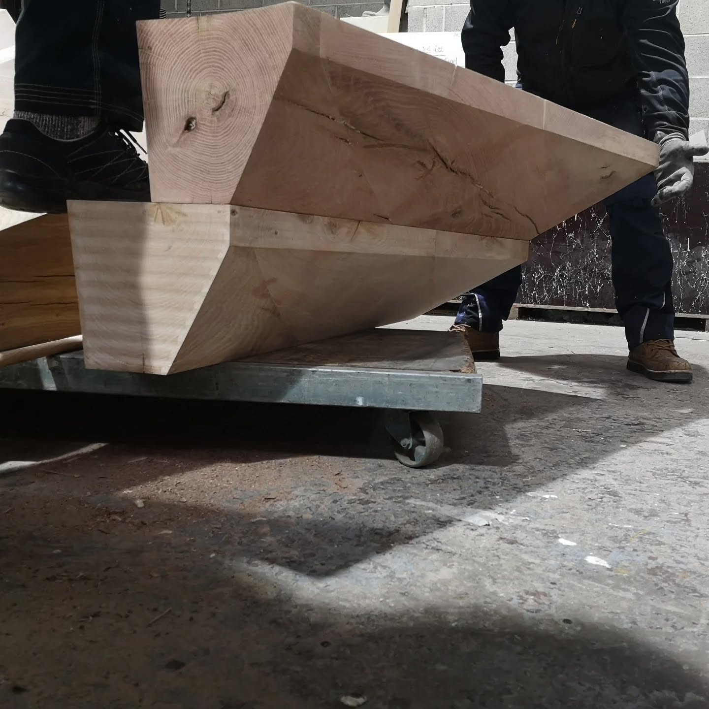 Oak spiral staircase project is ready to go!
Probably the heaviest staircase we've ever made at 75kg per tread!
#staircase #oak #heavy #staircase #spiral #woodwork