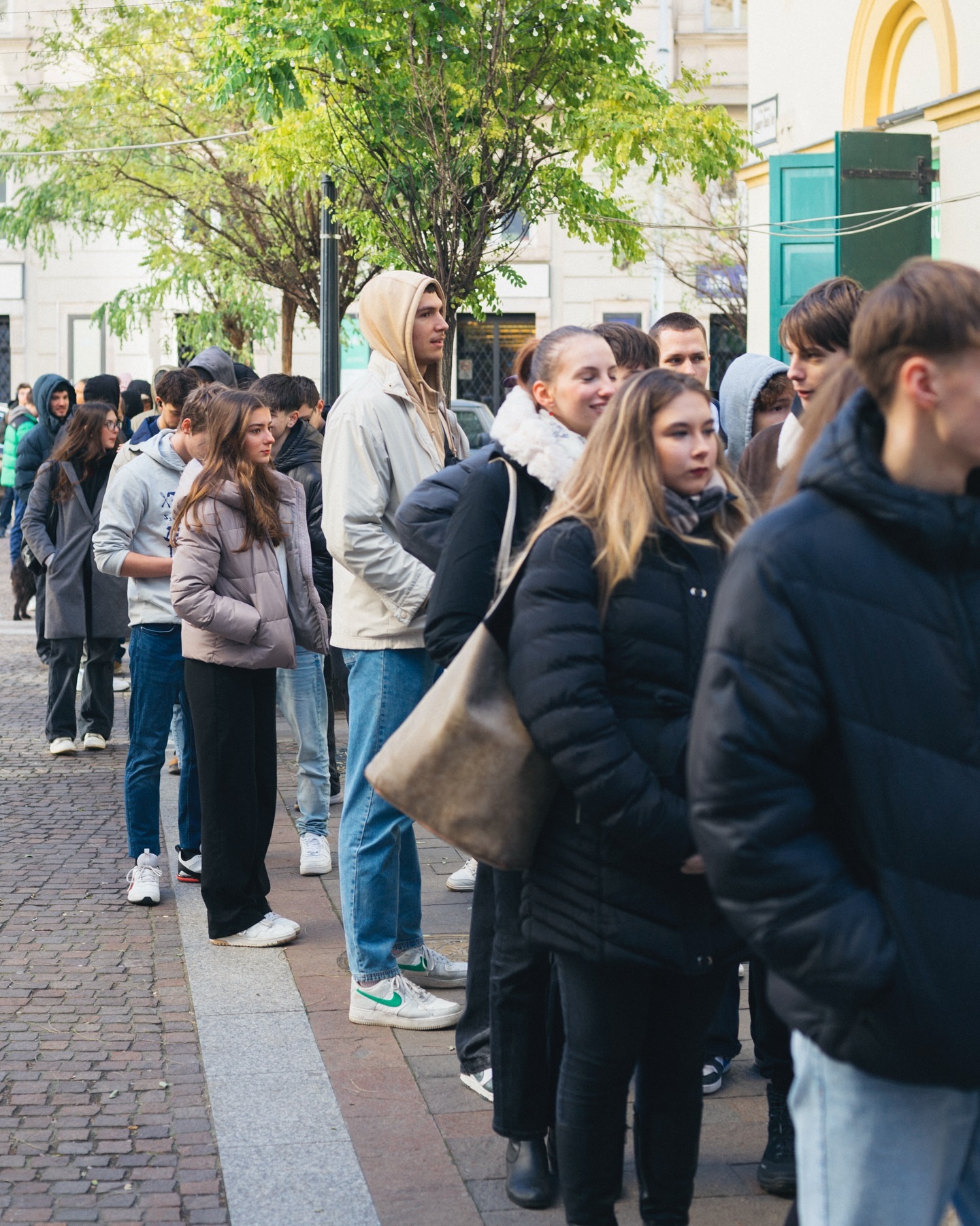 Hundreds of people lined up today to taste the Buddy’s Burger