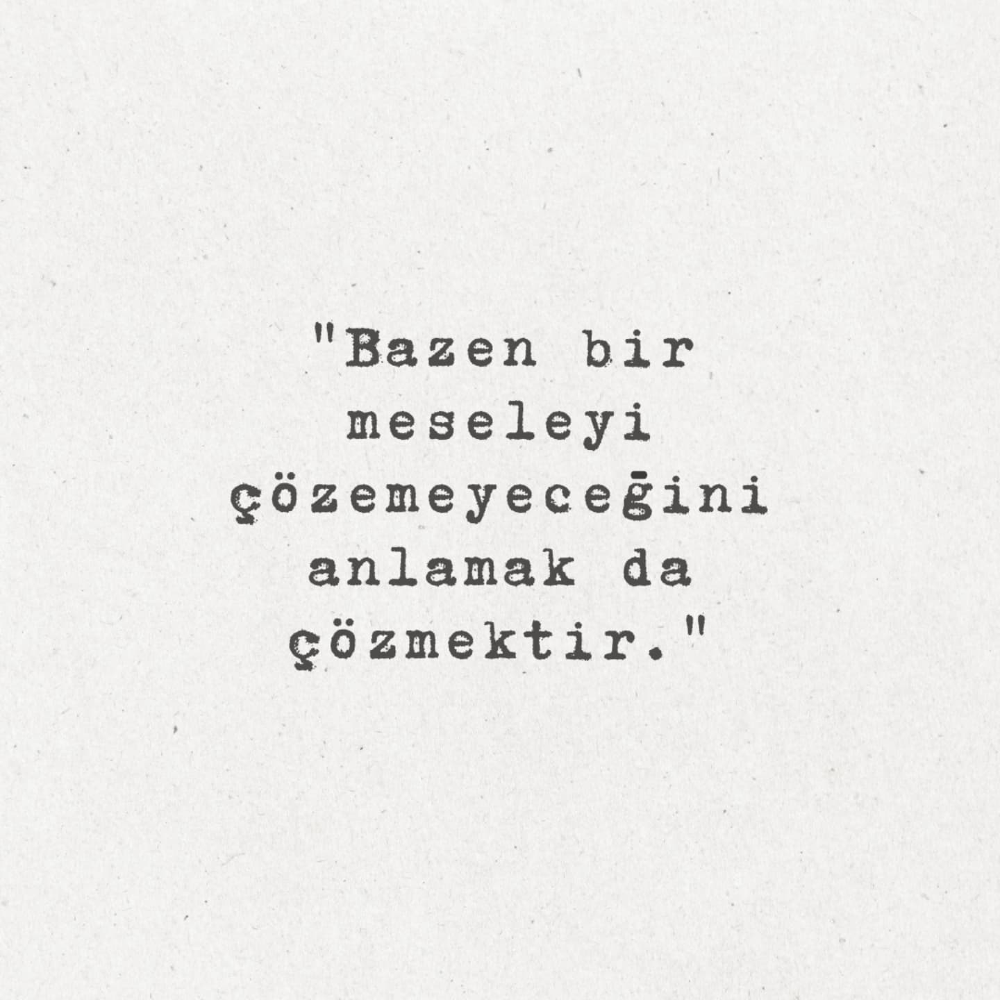 Kabul kararlılık teorisi, bireylerin aldıkları kararlar veya benimsedikleri davranışlara bağlı kalma eğilimlerini açıklayan psikolojik bir teoridir. İnsanlar, verdikleri kararlarla tutarlı bir benlik algısı oluşturmayı ve bu tutarlılığı sürdürmeyi hedeflerler.
Bir meseleyi çözemeyeceğini anlamak ve bunu kabullenmek, kabul ve kararlılık teorisinin "kabul" aşamasını yansıtıyor.
Kabul, kişinin değiştiremeyeceği bir durumu fark etmesi ve buna direnç göstermemeyi seçmesidir. Bu, bir teslimiyet değil, daha çok gerçeklikle barışma ve enerjiyi etkileyebileceği alanlara yönlendirme kararıdır.
Kararlılık ise bu kabulden sonra gelen adımları içerir: "Bu durumu nasıl yönetebilirim? Bu durumda nasıl ilerlerim?" gibi sorularla aktif bir duruş sergilemeyi ifade eder. Dolayısıyla, kabul süreci bir sorunun çözümsüzlüğünü anlamayı ve bunun getirdiği duygusal yükü hafifletmeyi sağlar, bu da aslında bir çözüm biçimidir.
#ACT #kabulkararlılık