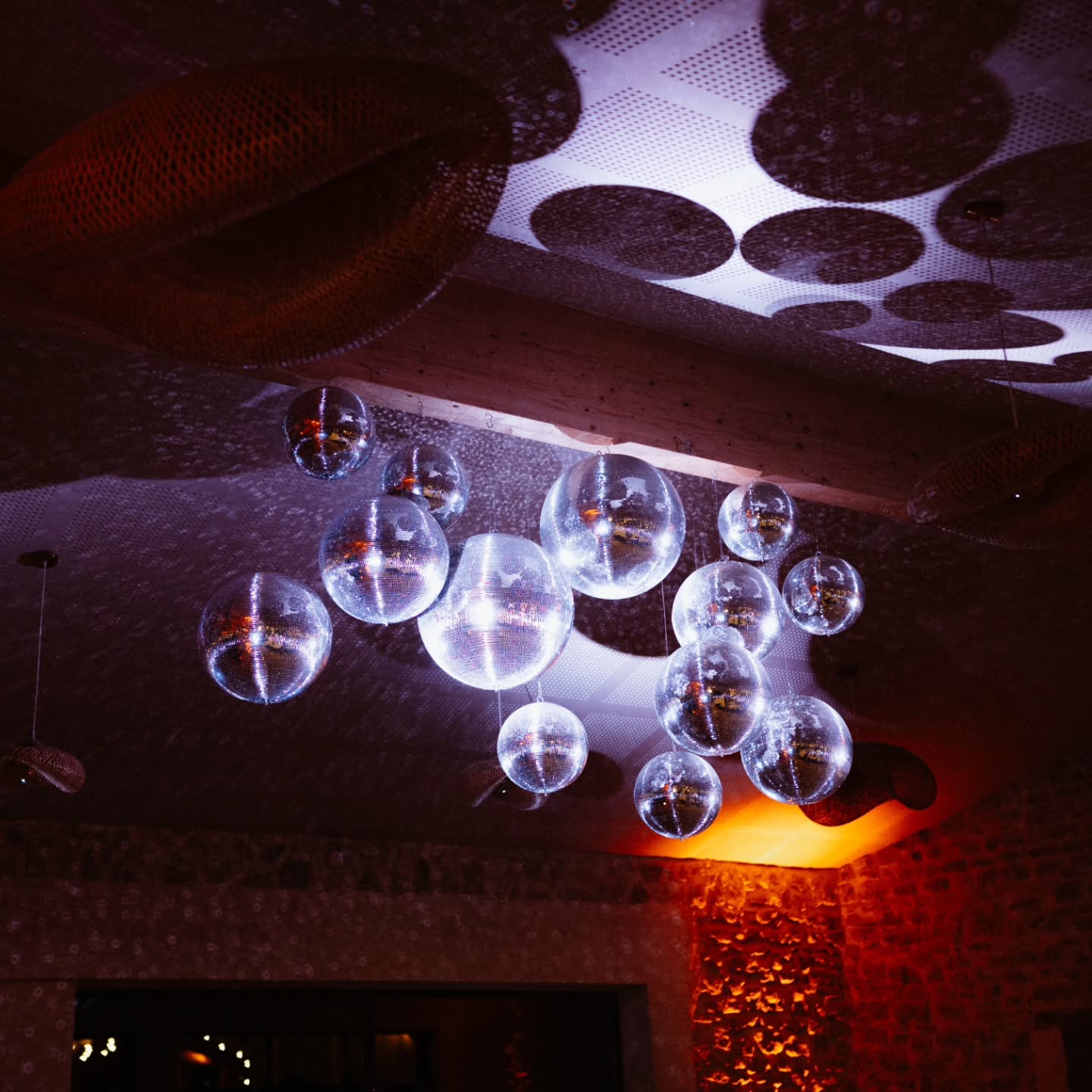 🎄 Joyeux Noël à nos mariés, futurs mariés et prestataires !
Un énorme merci à vous tous d’avoir fait de cette année une aventure incroyable.
- À nos mariés : merci de nous avoir confié vos plus beaux moments.
- À nos futurs mariés, nous avons hâte de vous accompagner dans cette belle aventure.
- À nos prestataires : merci pour votre talent et votre énergie, vous êtes la clé de la magie.
Passez de superbes fêtes, entourés de vos proches. On se retrouve en 2025 pour encore plus d’amour, de joie et de moments inoubliables ! 🥂
Avec tout notre ❤️
Estelle & Julien
🎄 Merry Christmas to our couples, future couples, and vendors!
A huge thank you to all of you for making this year an incredible adventure.
- To our couples: thank you for trusting us with your most beautiful moments.
- To our future couples: we can’t wait to join you on this amazing journey.
- To our vendors: thank you for your talent and energy, you are the key to the magic.
Wishing you wonderful holidays surrounded by your loved ones. See you in 2025 for even more love, joy, and unforgettable moments! 🥂
With all our ❤️
Estelle & Julien
📷 @camillelopez_photographe
#Joyeuxnoel #domainedevalbonne #lieudemariage #provence #mariage #modernwedding #mariagedereve #merci #merrychristmas #weddingprovence #dreamwedding #weddinginspiration #saintpauletdecaisson #southoffrance