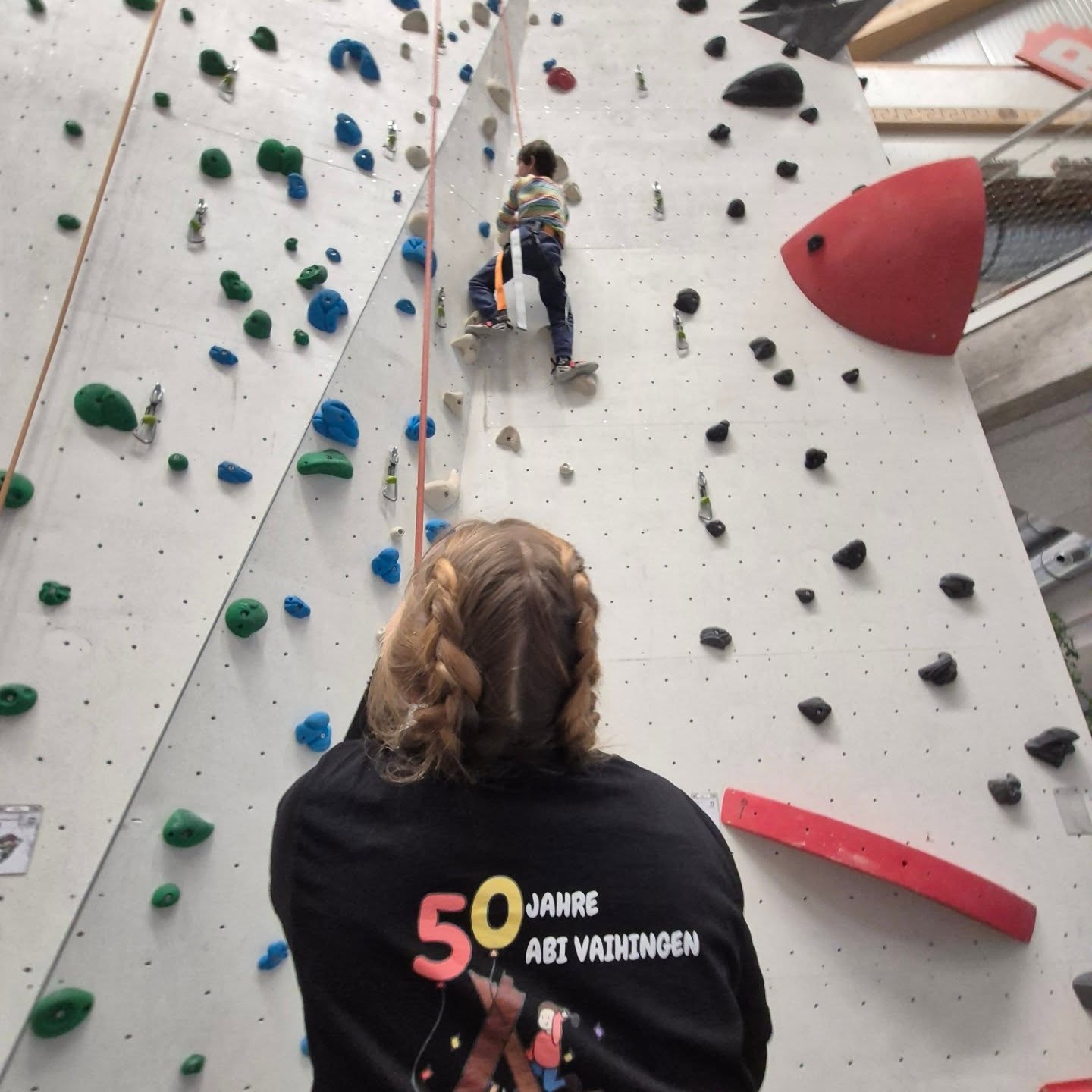 Zum Jahresabschluss haben wir einen aufregenden Ausflug in die Kletterhalle gemacht! 🧗♀️
Der nächste Ausflug ist auch schon geplant: Am Samstag, den 01.02.25, geht’s in die Eislaufhalle auf der Waldau. ❄️⛸️ Mehr Infos dazu findet ihr im neuen Jahr im Spielehaus.
#abenteuerspielplatz #vaihingen #stuttgart #kletterhalle