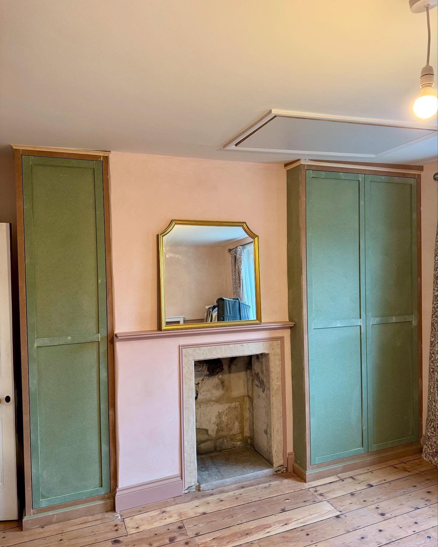 Just a few photos of a wardrobe beautifully built by JP recently. Nice slimline shaker panelled doors and built to maximise the storage and sense of space in the room. Positioned and face frames scribed to keep and show off the original corner beads from the 1700's or 17th century house - i always get those mixed up but either way from a really long time ago. Looking forward to seeing it all painted up. Lovely stuff #bath #wardrobe #home #storage #carpentry #joinery #somerset #bespoke #bespokefurniture #furniture