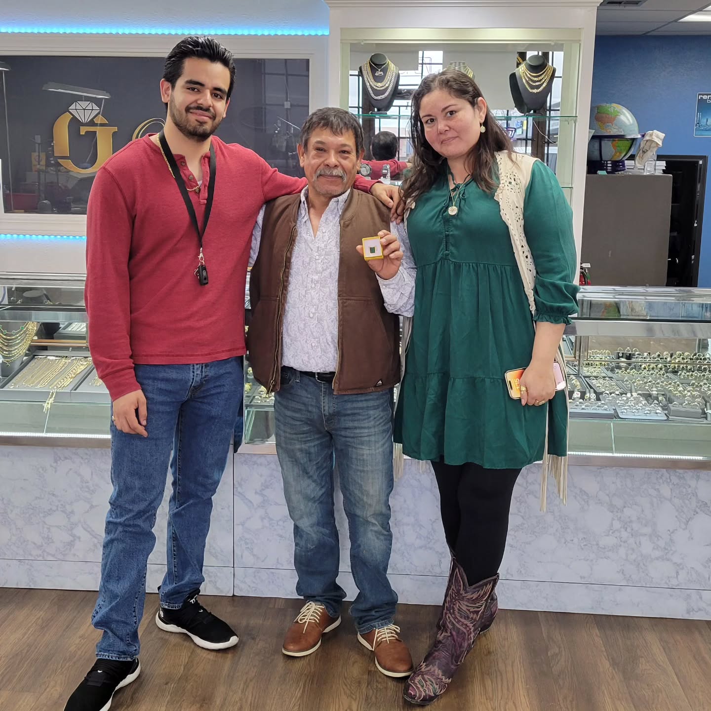 Felicidades a Don Felipe por participar y ganar en la rifa Navideña 👏