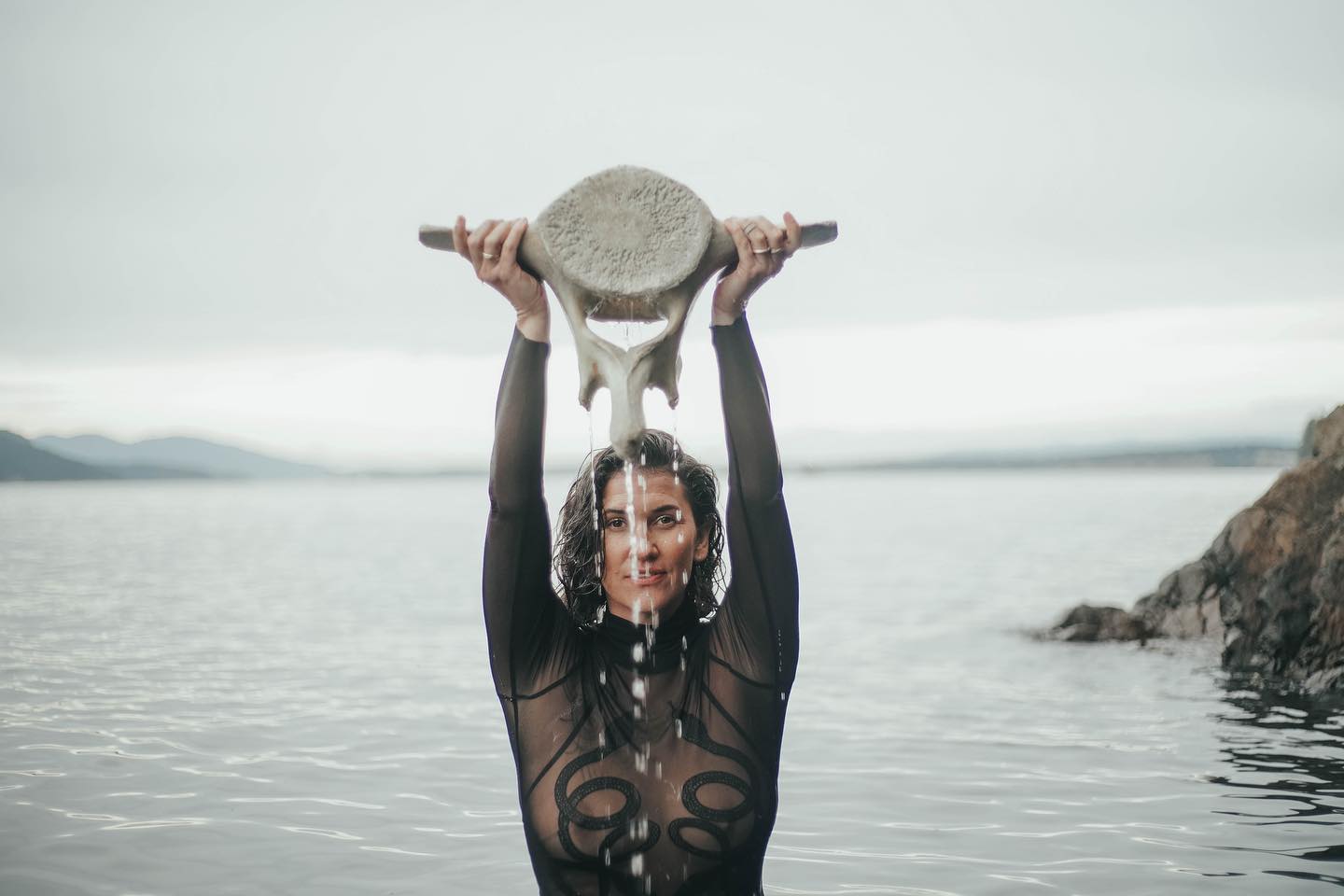 Another best of of 2024. 🐋🌹✨
What an honor it was to capture one of my dearest friends, who has now taken the world by grief and love with her 2024 release of @wails_songs_for_grief.
It brings me joy, great pride, humility and warmth that these photos will reach thousands of people and play a small role in the great turning, as well as support people getting in touch with what we all need to express more of, grief.
I love you @alexandra_blakely. Get ‘em babes 🔥
Also, when you need a new song, just hit me up, and we can have a little quarrel and see what magic comes through you. #shamesong #andthatotherone
💓 always,
🏔️
🎧 Wails album drop on Spotify 1/11
📸 2025 shoots open:
Jan - CA, HI
Feb & March - WA
April - WA, CA