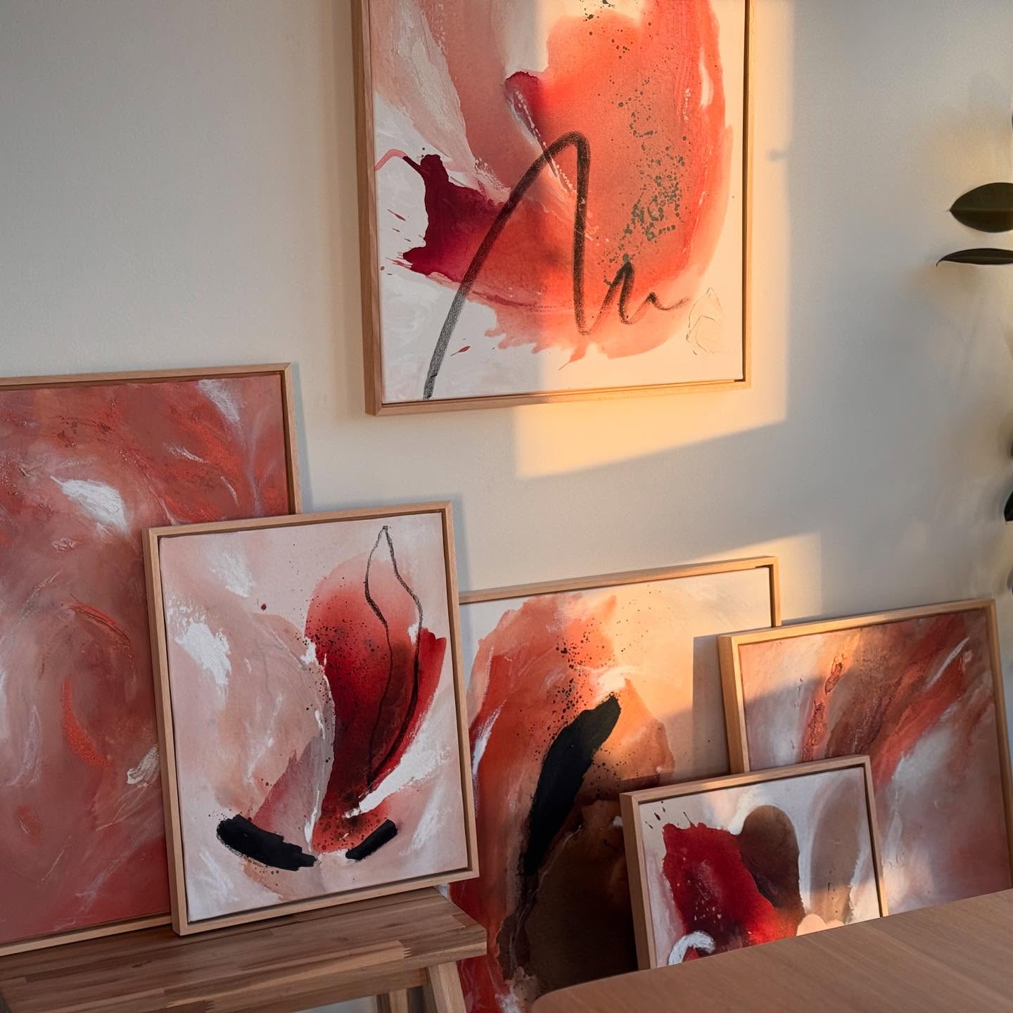 We wish you all a Merry Christmas and hope you’re enjoying a wonderful holiday season with extra warm hugs and a bit of sparkle ✨
xox
#abstractpainting #contemporaryart #holidayseason