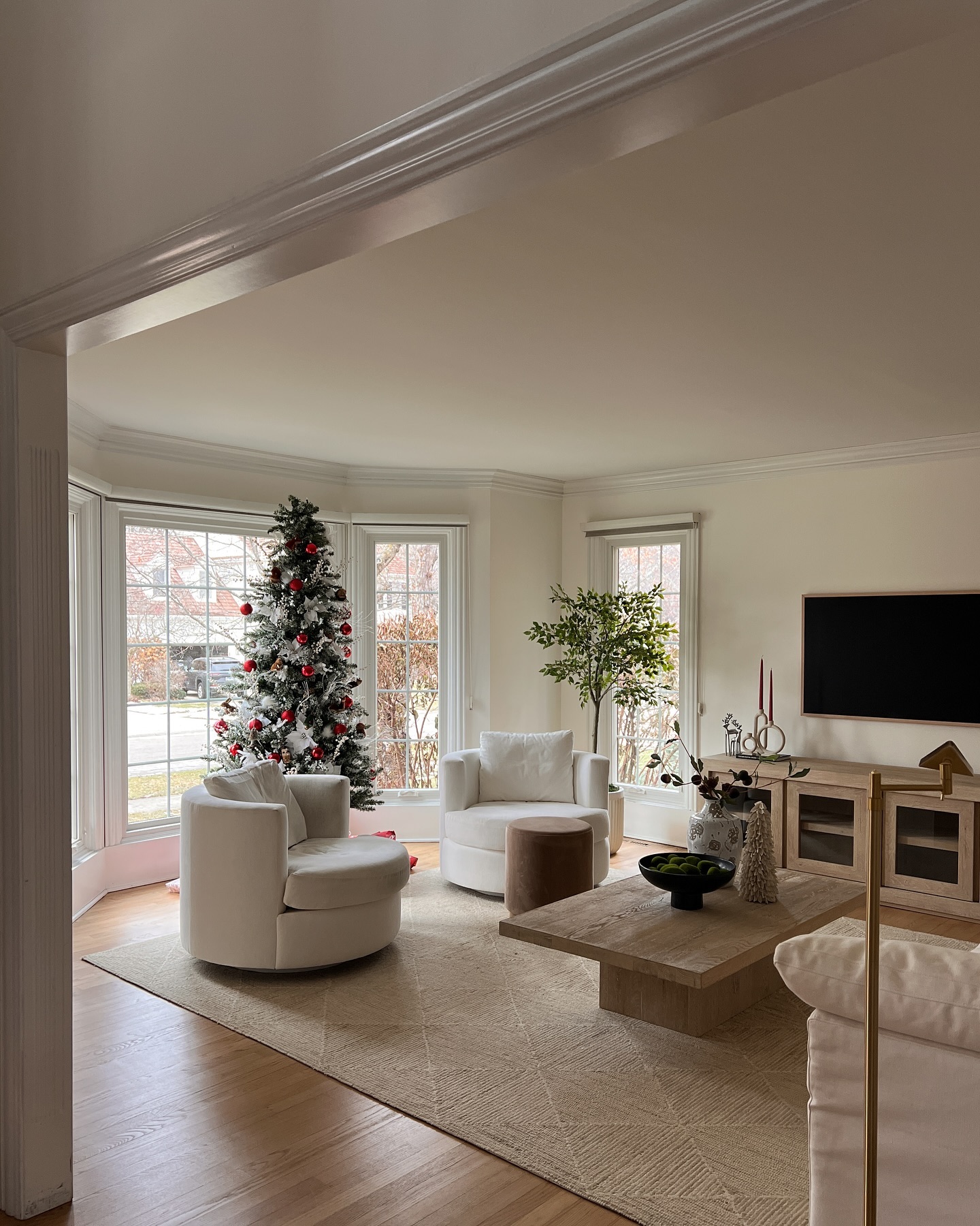 Making the house ready for the Lord!
Happy Christmas Eve 🎄
#christmas #homefortheholidays #merrychristmas🎄