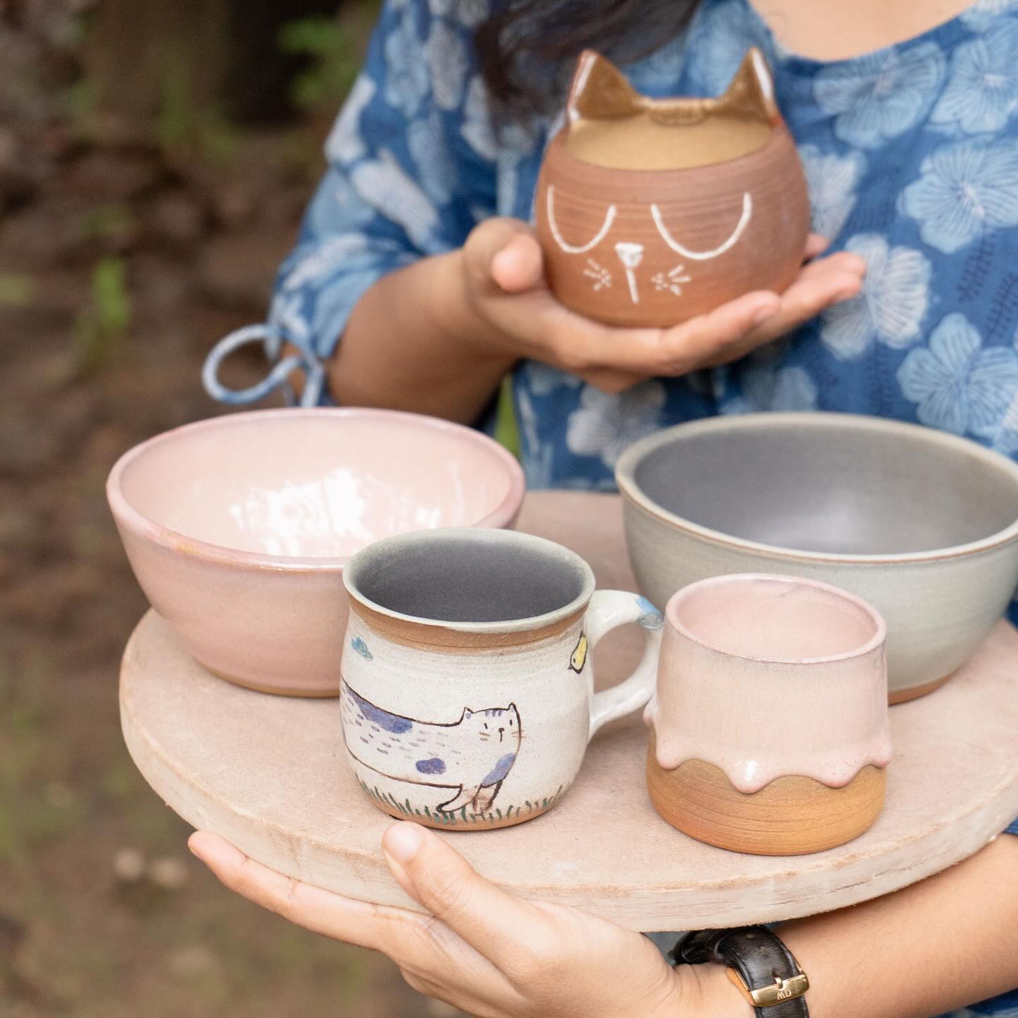 What Pottery and Clay taught me :
•Pottery is NOT “therapeutic” when you’re a beginner.
•Learning becomes fun when you approach it with curiosity rather than control.
•Being FULLY present, mentally and physically.
•A little lump of clay can humble you in seconds 🥲
•Pottery is a full body workout 🙂↕️
•My lower back needs strengthening
•Mistakes are GOOD when learning a new skill
I’m sure I’m forgetting a few but more to come as I continue practising.
Thank you @slowpottery 💚