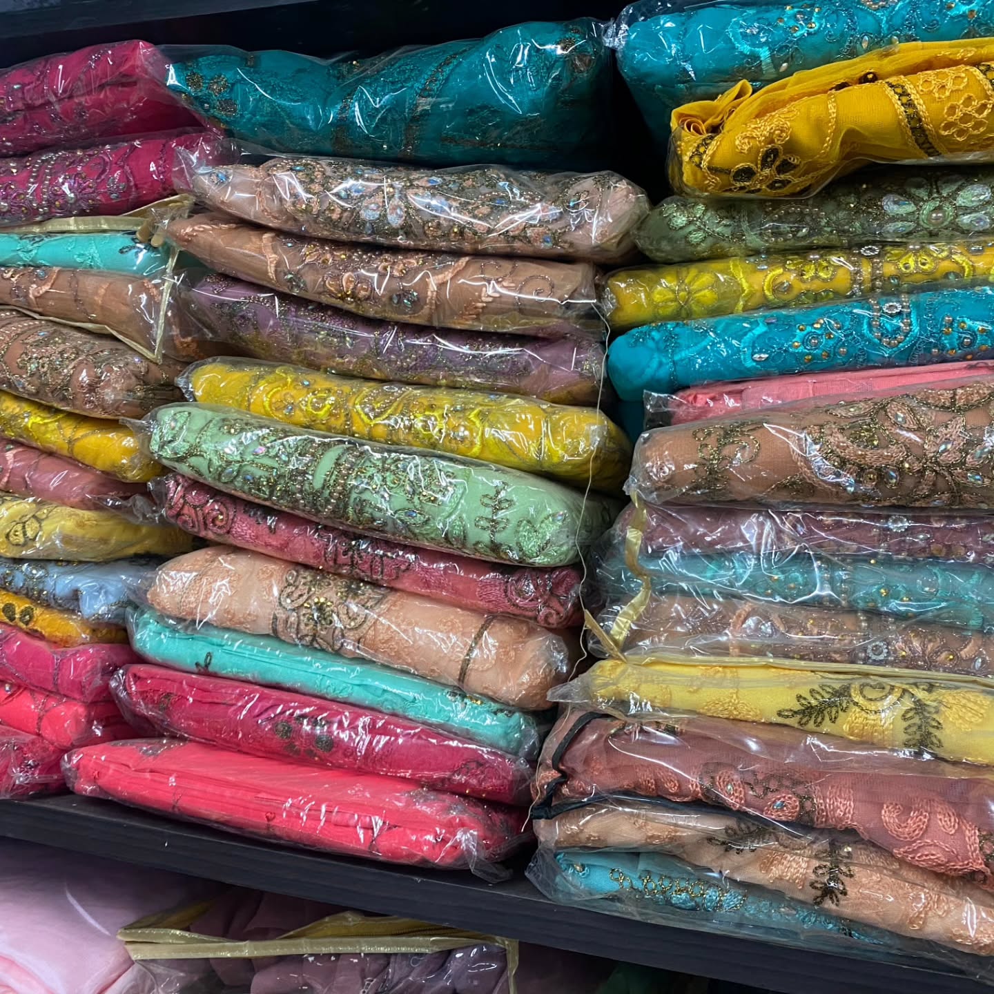 Net Embroidery Dupatta Suit Unstitched
For more Details DM
#dressmaterial
#bajinternational #net #embroidery #indianwear