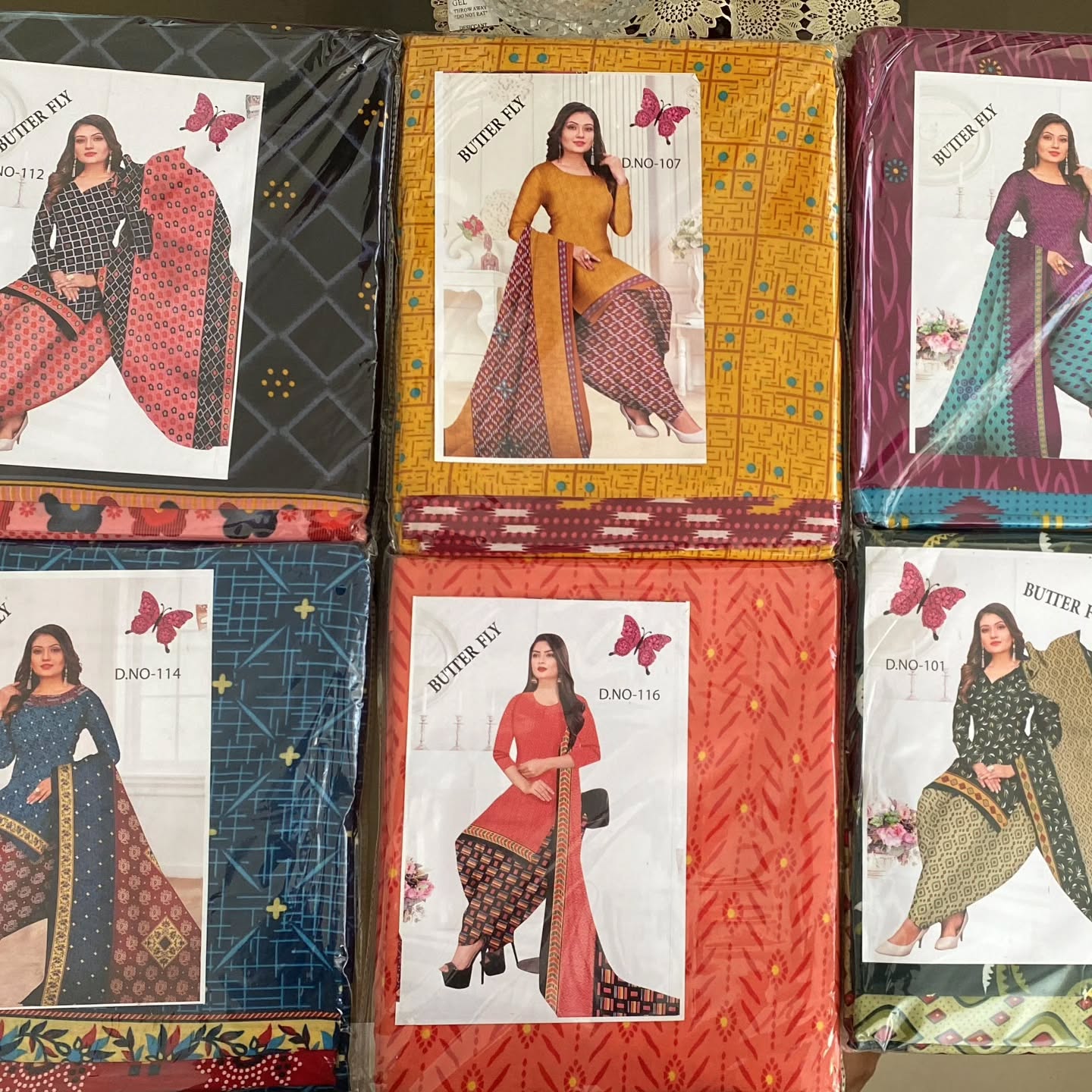 👗 BUTTER CREPE DUPATTA SUIT COMPLETE SET AVAILABLE (UNSTITCHED)
🫰🏼QUANTITY AVAILABLE TO KNOW PRICE DM ✅
#dupatta
#suit
#unstichedsuit
#dressmaterial
#cotton #print #embroidery #fashion #indianwear #womenclothing