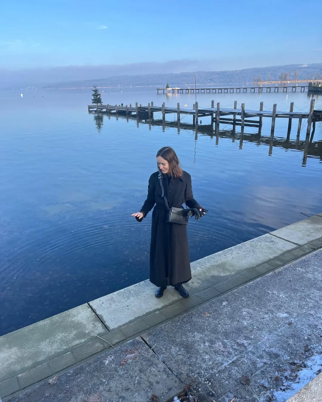 Let's make the waves on the lake again in 2025. Dear all, thank You very much for all wonderful meetings and collaborations in last year. I am looking forward to next adventures with You. And in year 2025 - all the best for You. 🖤 Yours #klarazidkova
#pf2025 #fashionadventure #letsmakeittogether