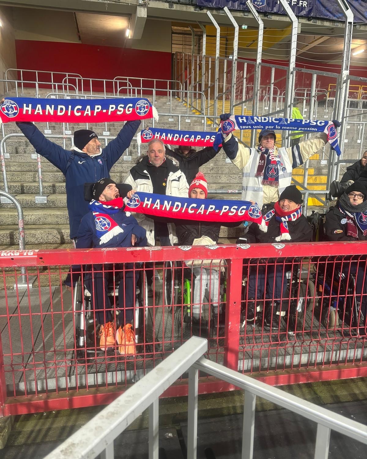 Quel dénouement à Lens ⚽️
Les adhérents de Handicap PSG étaient du déplacement et ont vibré aux côtés de leurs joueurs lors des 32e de finale de la @coupedefrance !
Un déplacement réussi sous le signe de la passion, avec un suspens jusqu’au bout du match et la joie de la qualification après tirs-aux-buts en 16e de finale 🥰
#handicappsg #psg #lens #coupedefrance