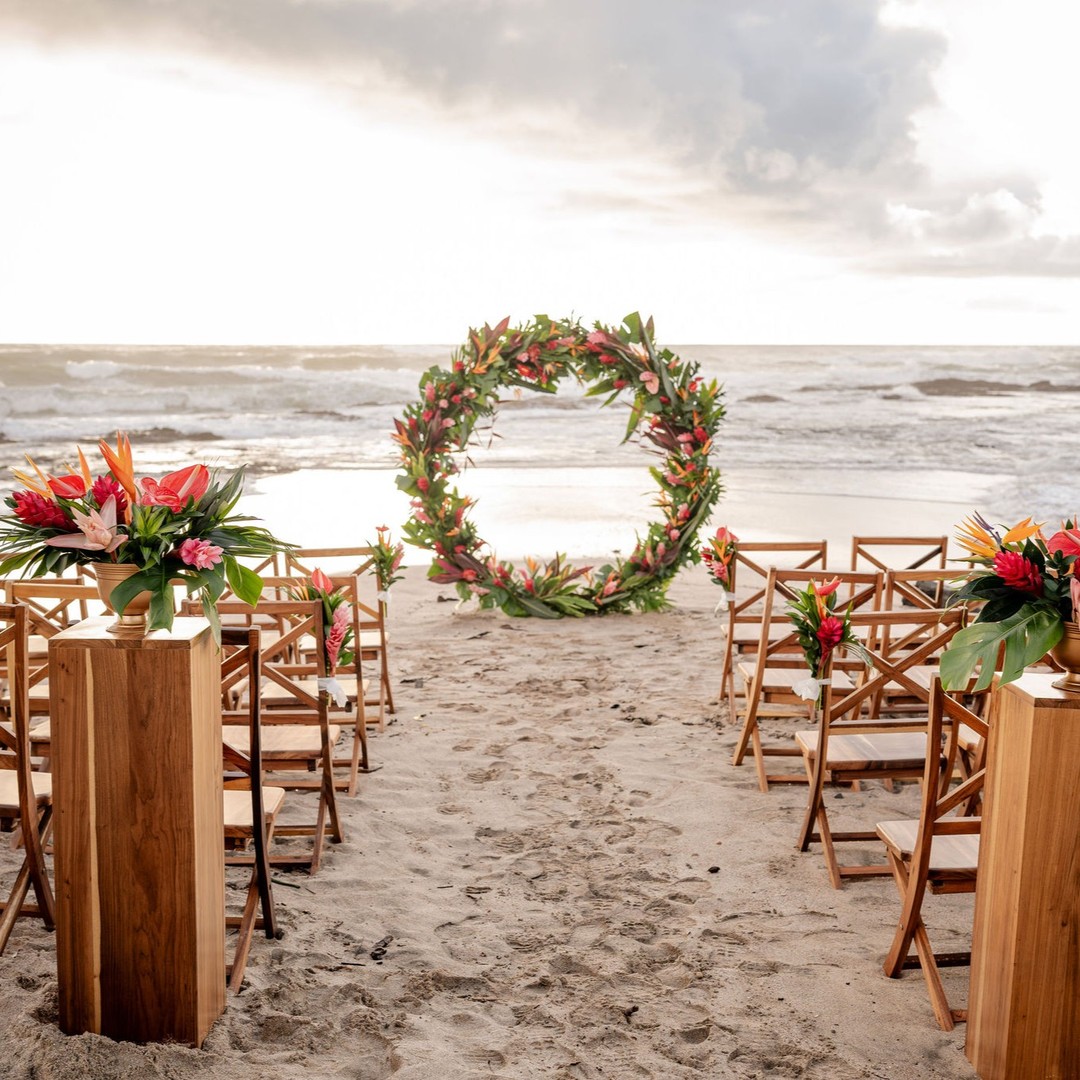 Such a heartfelt and beautiful couple. Saarah & Mike ❤️
Now our lifelong friends 😊
Thank you @losprimosdesigns for truely outdoing yourselves and
Photocredit: Josue @silviaguardiaphotography
