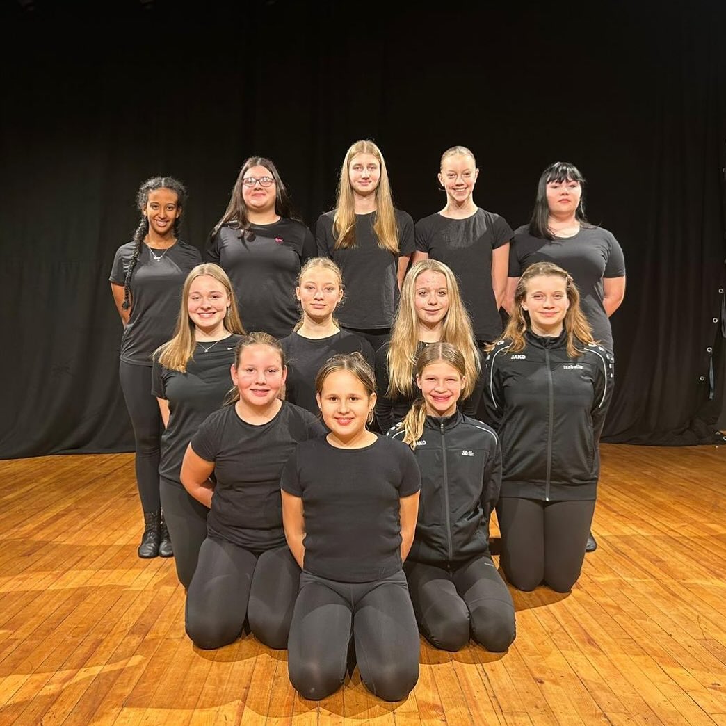 FireDots❣️
Marsch
Trainerinnen: @paula.lder @hanna_miiie und Susanne Riener