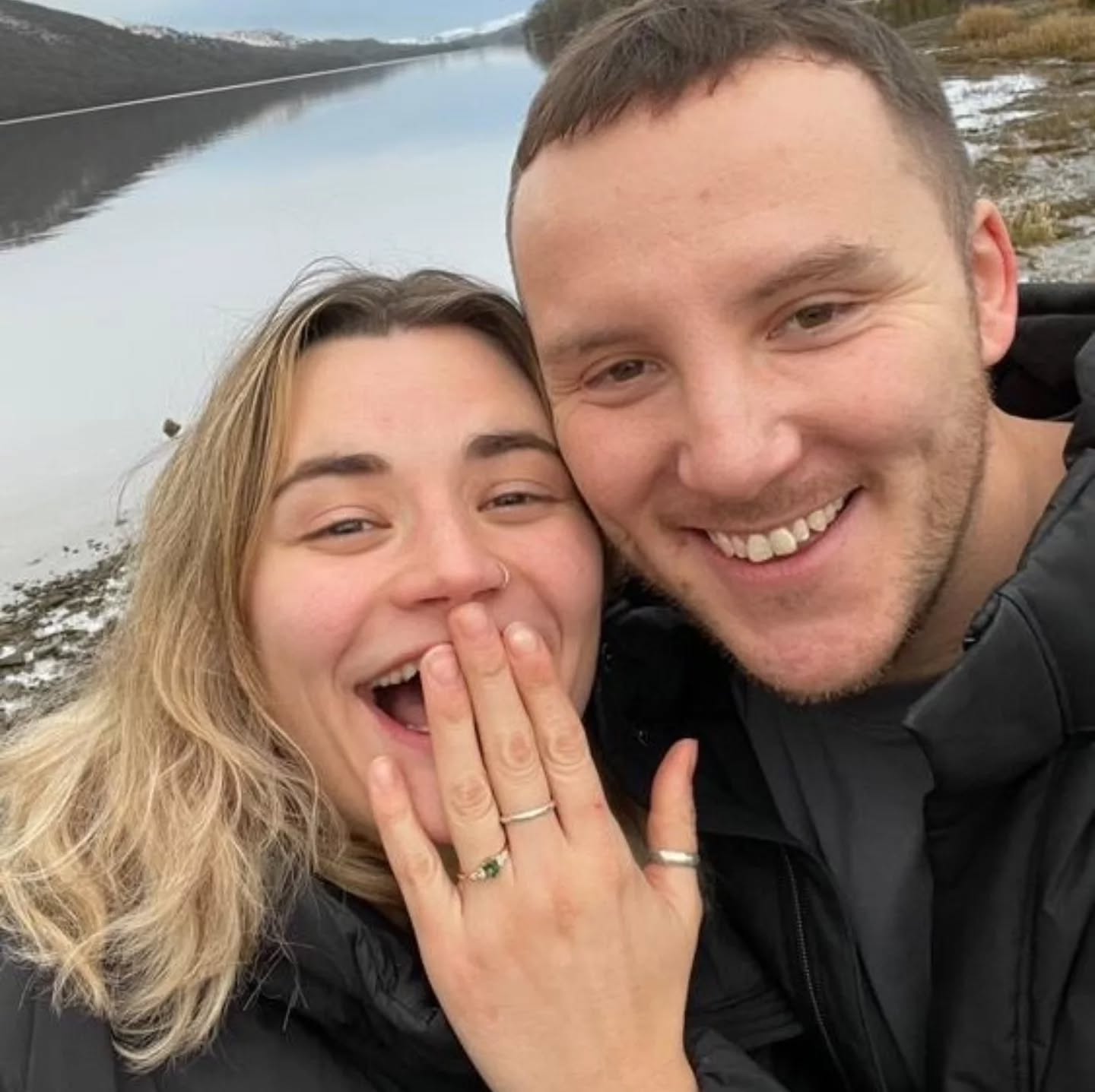 Many congratulations to this gorgeous couple who got engaged on the banks of Coniston Water in the Lake District 😍 what a perfect setting!
This deep green Australian sapphire was chosen specially for A and looks so beautiful set in the Naia ring, swipe for close ups 👉