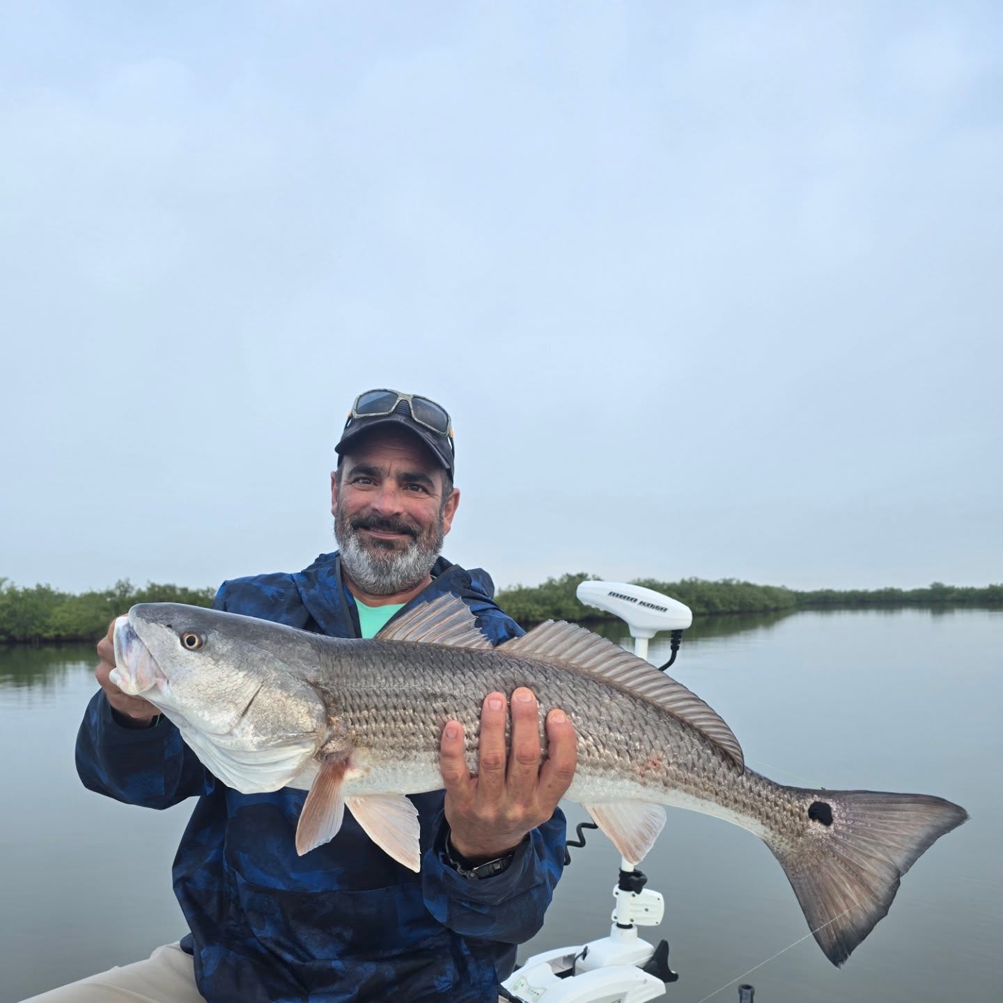 Rob out slay it !! #buckedupapparellc #coderedfishingcharters #floridalife #floridafishing #floridafishingproducts #newsmyrnabeach #redfish #letsfish #gofish #coderedfishingcharters #mosqutiolagoon #4horsemancorks #sordknives #xtratufboots #kto_customrods www.coderedfishingcharters.com