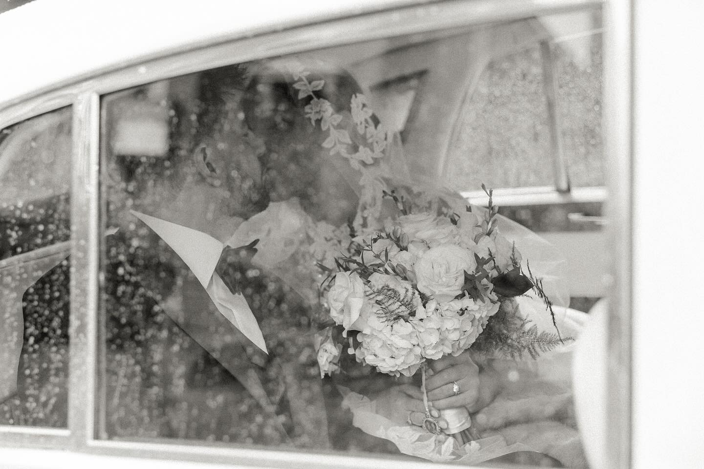 Romantic getaway shots made extra poetic with a touch of rain at The Elms in Newport RI with T&M 🤍
.
.
.
Day of Planner: @Taylored.events_
Photographer: @vsphotography_insta
Videographer: @alexcolemedia
Content creator: @contentbyjm
Florals: @jephry_floral_studio
Wedding Venue: Belle Mer @longwoodvenuesanddestinations