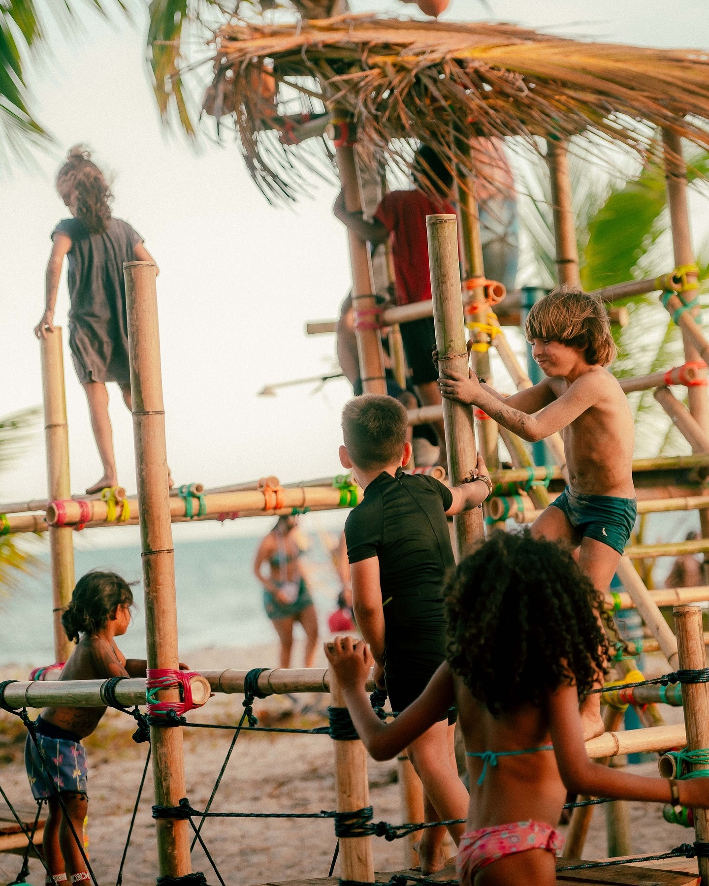 Espaço pensado para as crianças se divertirem na programação especial do CircuLinho! Ambiente mais tranquilo e pertinho da praia.
Uma conexão pura e muito especial!