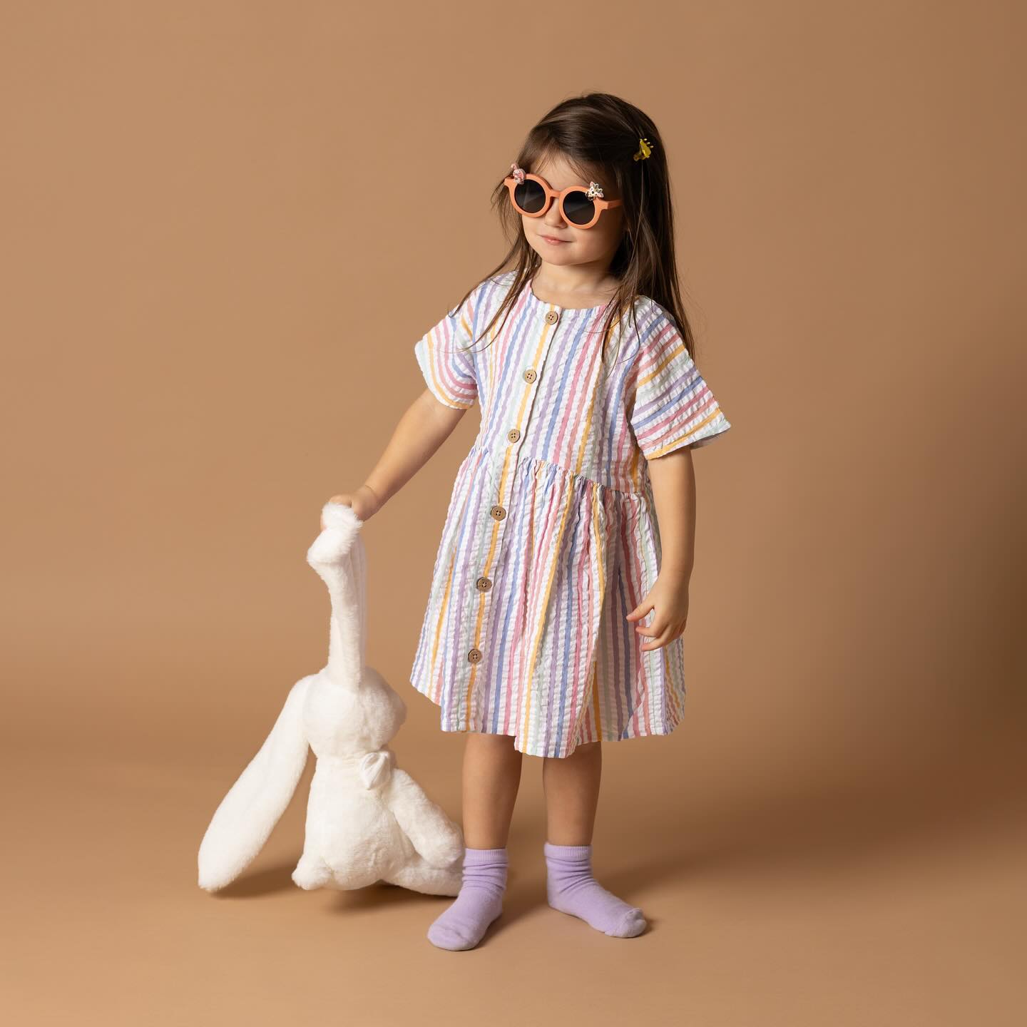 No es casualidad que Nil, el adorable conejito, sea el Summy preferido de muchos. 🐇✨ ¿Quién podría resistirse a tanta ternura? ¿ Y para ti, cuál es tu favorito? 💚 #SumsunFarm #Summies #conejo #Gafasdesol