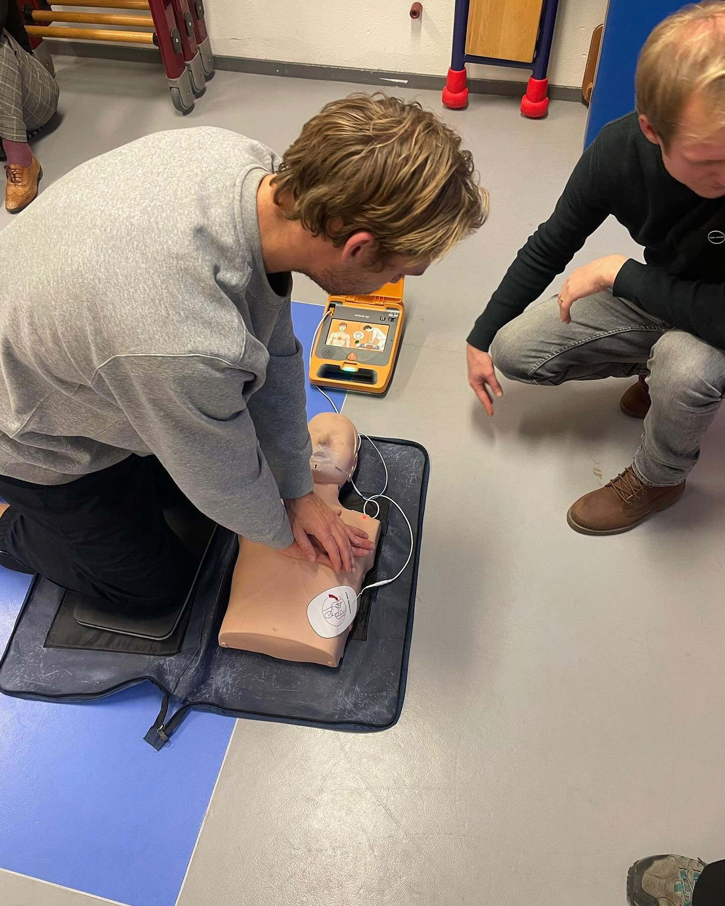Het personeel van Aldoende heeft gister de jaarlijkse BHV-training volbracht. Iedereen is weer voorzien van een geldig diploma!🩹