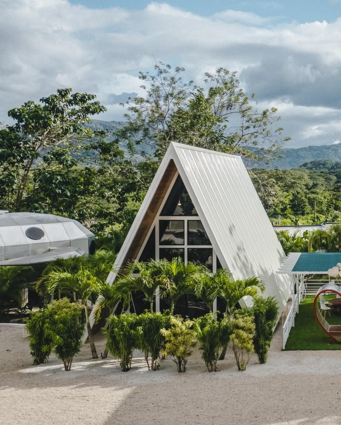 Unplug to connect ༄
Experience a modern villa nestled into the lush tropical surroundings of paradise with relaxing and scenic views.
Macaw Casa is thoughtfully designed to balance privacy and togetherness, offering a warm and inviting atmosphere perfect for family getaways.
Enjoy a range of shared amenities, including a sparkling pool, a fun games room with pool table, a half basketball court, a mini-putt course, and peaceful outdoor seating areas surrounded by gardens.