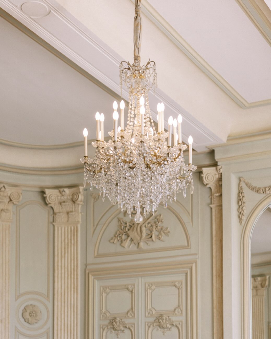 Chateau details from the beautiful @chateaudugrandluce in France! Heading back to Europe this 2025 wedding season and spending some time back in Paris. Tying the knot abroad? Hope to see you there! #destinationweddingphotographer #franceweddingphotographer #europeweddingphotographer