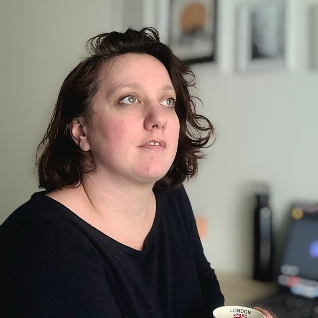 Il y a 3 ans, jour pour jour, j'ai appuyé sur le bouton "CRÉER".
Voilà mes 4 principaux apprentissages. 🌈
1. Le réseau, c'est la clé: 60% de mes opportunités viennent de mon réseau. J'ai passé près de 12h/mois à le cultiver et j'ai plus que triplé ma communauté LinkedIn.
2. L'équilibre vie pro/perso est essentiel: J'ai atteint mes objectifs de temps de travail et de vacances, et je ne le regrette pas !
3. Se fixer des objectifs et les suivre grâce à Excel et Notion qui m'aident à les suivre et à organiser mon activité.
4. Les montagnes russes, c'est le quotidien: L'entrepreneuriat est un parcours semé d'embûches, mais aussi de belles réussites.
En 3 ans, j'ai appris à me connaître, à gérer mon temps et à développer ma résilience.
2025 sera l'année de l'abondance de temps, de kiff et d'argent" 🚀
#premierpas #jefaismonpremierpas #entrepreneusenantes #vignoblenantais #lorouxbottereau #vallet #saintjuliendeconcelles #vertou #bassegoulaine #slowpreneur #slowlife #bilanentrepeneur #kiff