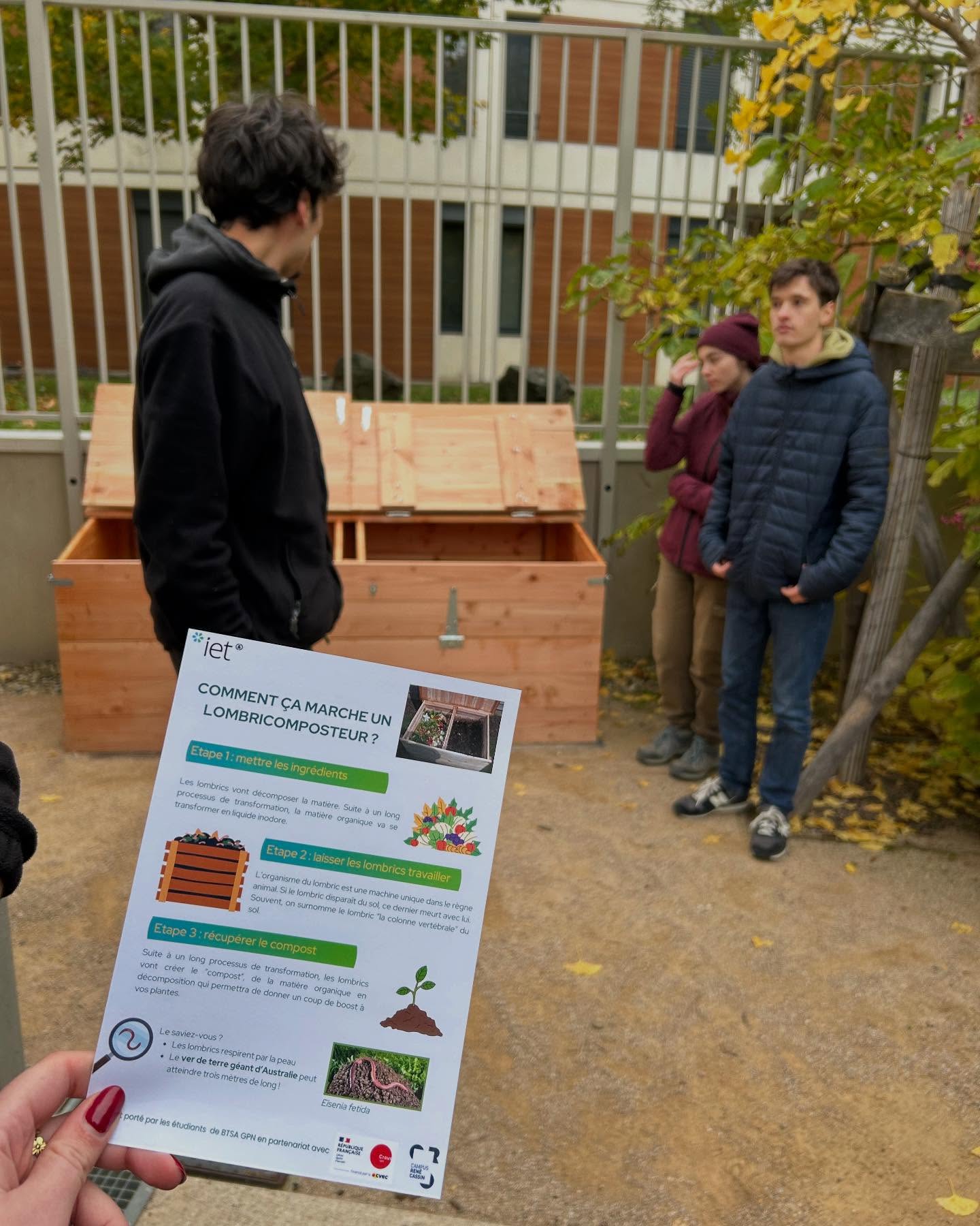 Nous sommes ravis de vous annoncer l’installation d’un lombricomposteur dans le jardin du bâtiment Leclair. Ce projet, imaginé et porté par des étudiants engagés de @iet_ecole, est une belle initiative pour valoriser nos biodéchets et contribuer à une gestion durable de nos ressources 🌍
Un grand merci au @crouslyon pour leur soutien financier, qui a permis de concrétiser cette belle idée. 💚
➡️ Vous souhaitez en savoir plus ou participer au projet ? Contactez l’équipe Lombric : lombricompost.iet25@gmail.com
Ensemble, faisons un pas de plus vers un avenir durable 🌿
#Lombricompost #DéveloppementDurable #VieÉtudiante