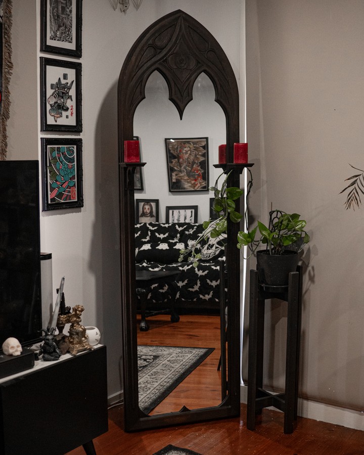 @the.serpent.thread came to me with some epic ideas and inspo pictures for a big mirror and this is what we came up with!!! freaking stoked on the outcome, thank you heaps for the trust and freedom to make this lovely piece for you.
📷: @black.widow.creative