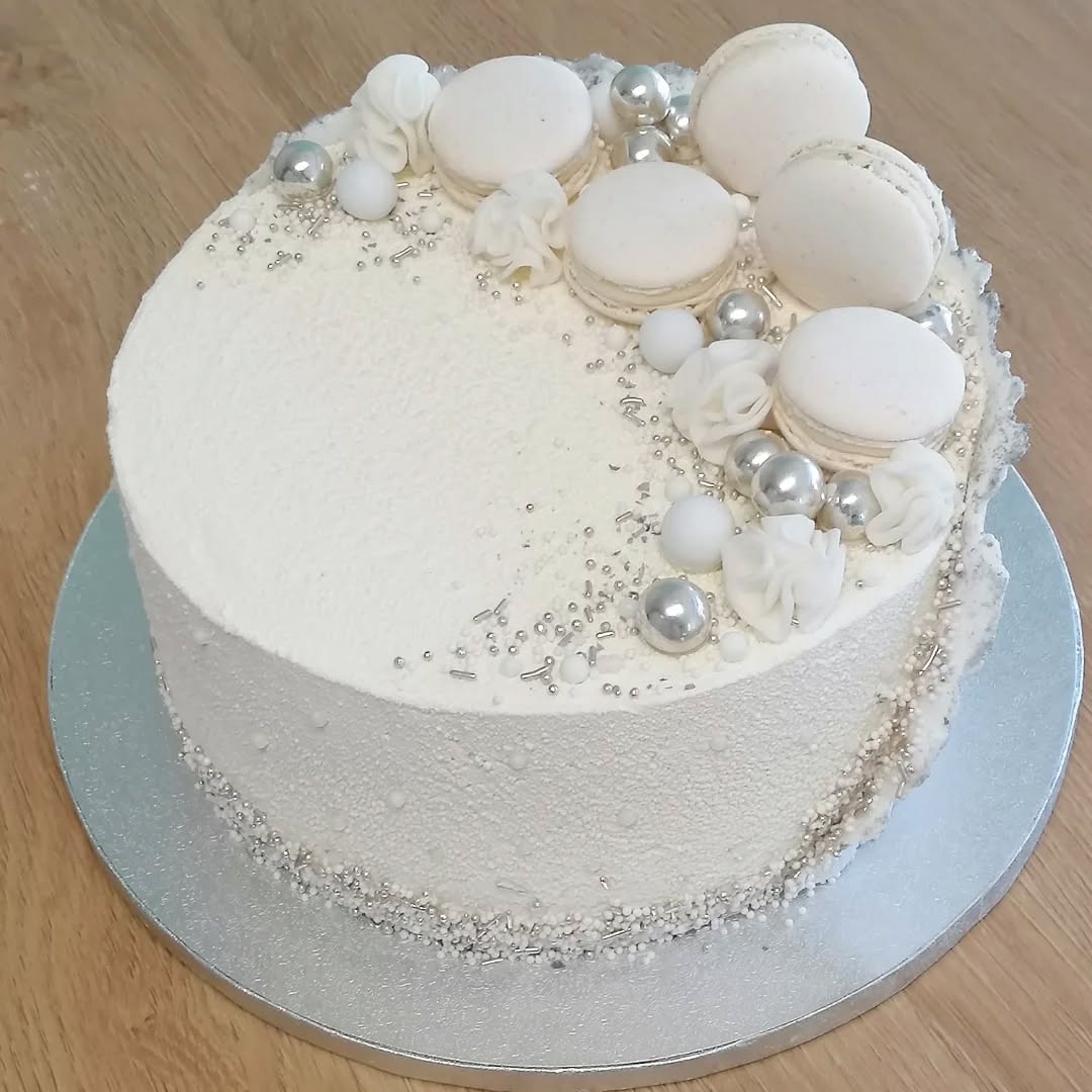 Narozeninový dort #birthdaycake #whitecake #sladkepohladi