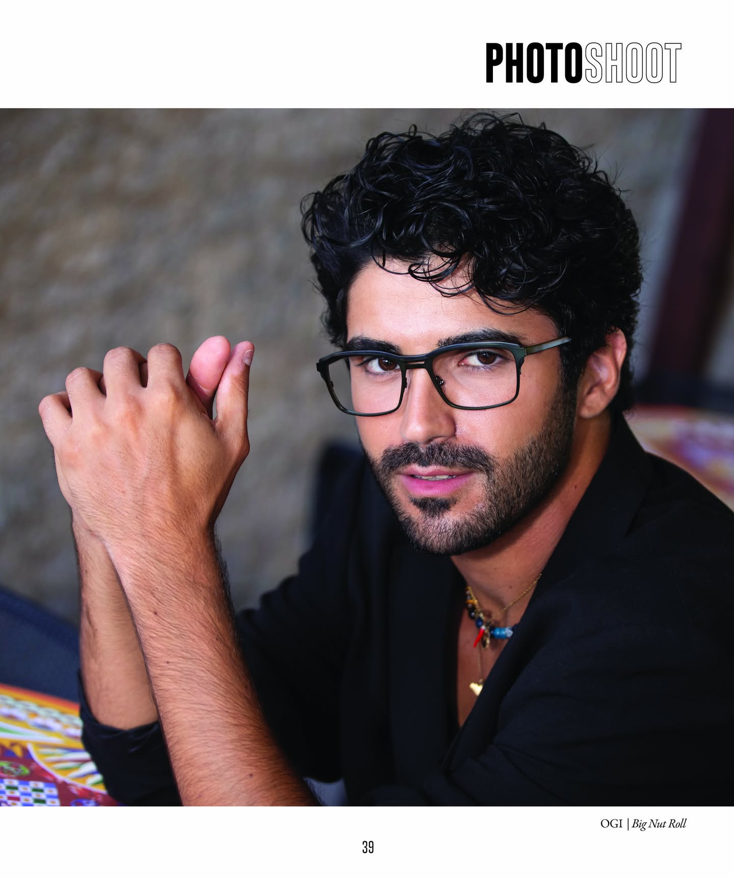 The Beauty of Sicily: an invitation to discover
Sicily, more than an island, seems to stretch its coasts towards other lands, creating invisible routes to distant continents.
This land, rich in history and culture, has roots in a unique blend of influences brought by peoples from overseas.
Discover the last @imaginemeye original shooting, taken place in Taormina, just before the new magazine release!
Frames: @ogieyewear