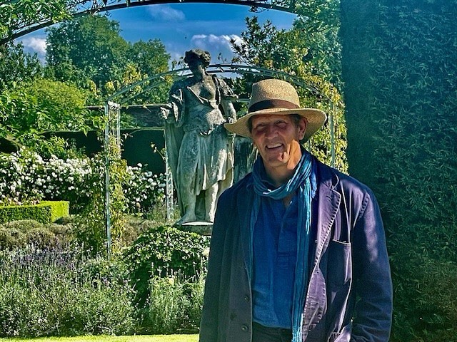 The wonderful @themontydon at Houghton. The @houghton_walled_garden will be featured in his new series, Monty Don’s British Gardens, releasing on Iplayer this Friday… can’t wait to see it!