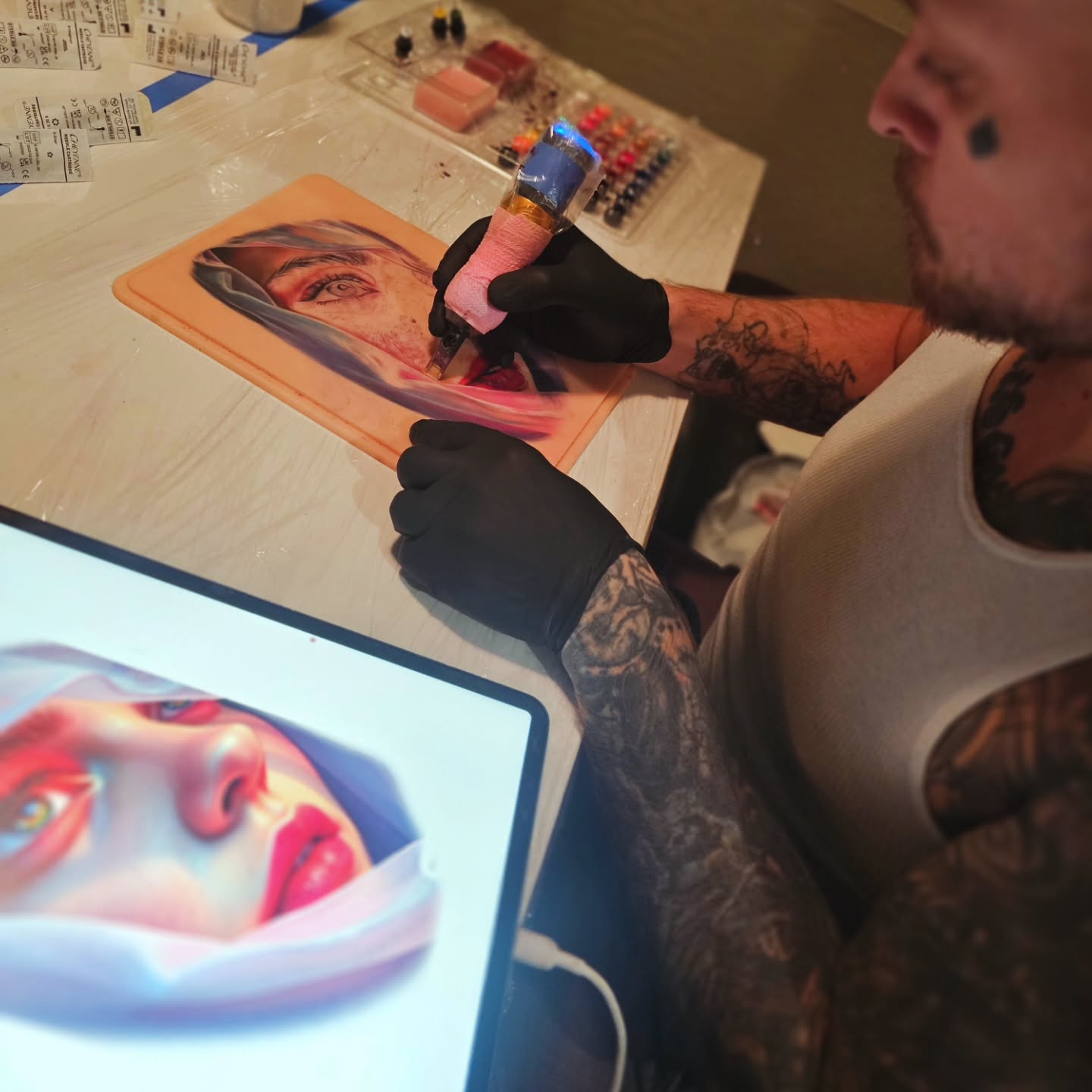 @robforrer working on some practice skin to get ready for the seminar @azinvitationaltattooexpo