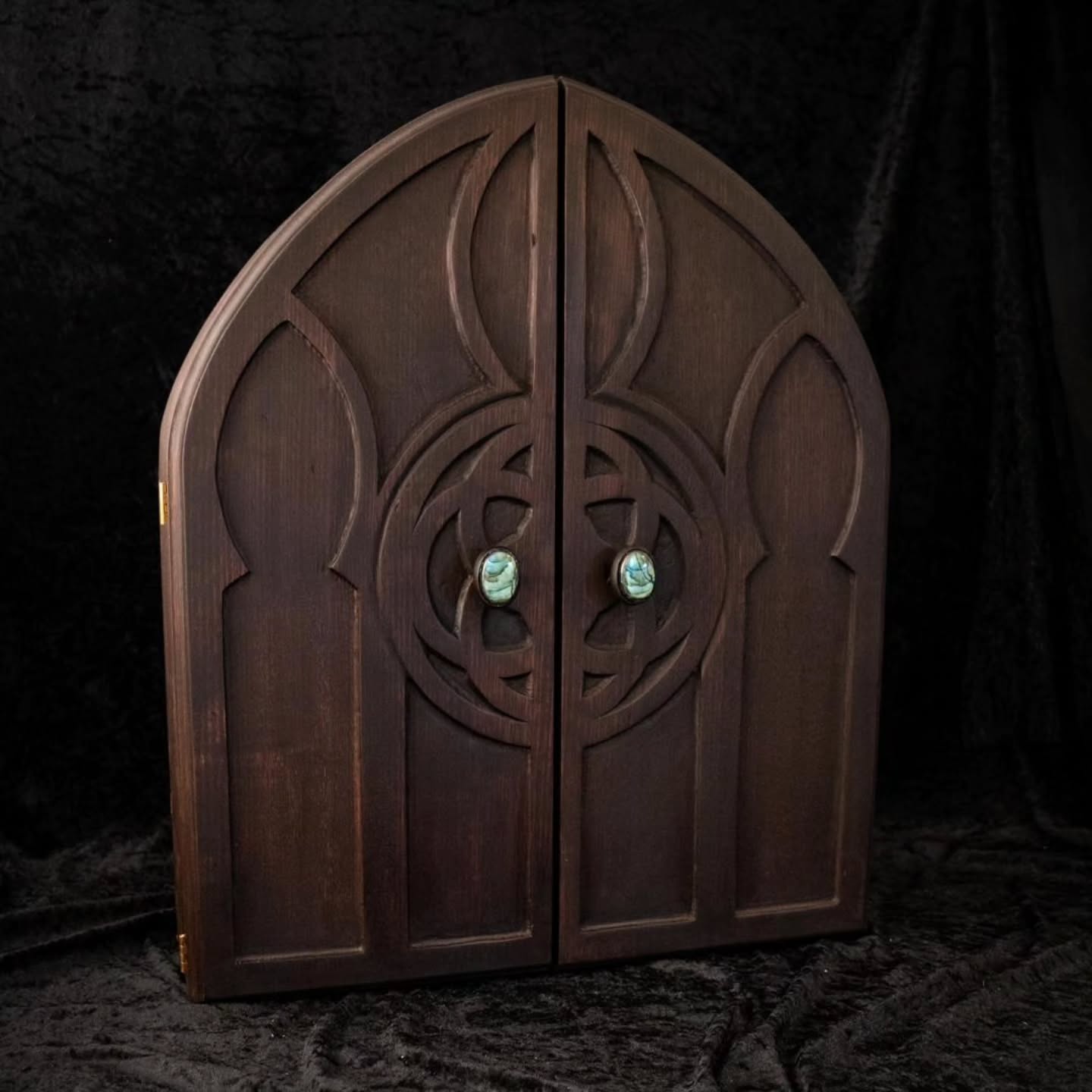 Second project for @the.serpent.thread Wall hung jewellery cabinet with labrodite/timber handles, this was super fun project aswell as challenging.
Thanks again for the trust ✌️
Metal and photos by @blackwidowmetal
@black.widow.creative