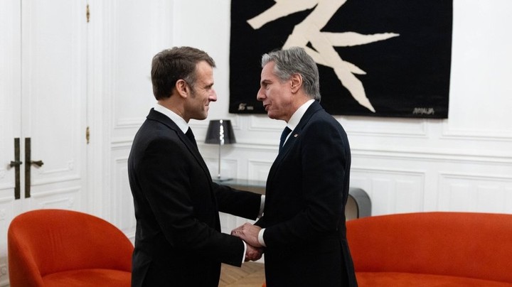 Congratulations to US Secretary of State Antony Blinken on receiving the dignity of Grand Officier of the Legion of Honor !
On January 8, US Secretary of State Antony Blinken was awarded the prestigious dignity of Grand Officier of the Legion of Honor by President Emmanuel Macron at the Élysée Palace in Paris. The ceremony was a deeply personal and meaningful occasion for Secretary Blinken, who reflected on his enduring ties to France and his commitment to strengthening the bonds between the two nations.
In his speech, Secretary Blinken expressed profound gratitude and paid tribute to his family’s influence, particularly his mother and stepfather, who devoted their lives to fostering understanding and unity between France and the United States. He also reflected on the shared history of the two nations and the sacrifices made to defend liberty and democracy:
“Our belief in liberty, in equality, in the human rights of all people – the rights of individuals and nations to choose their own path, to forge their own destiny – has brought our nations together. Generations of French and American men and women have made the ultimate sacrifice for these principles.”
Secretary Blinken aptly remarked: “This is the honor of a lifetime.”
Congratulations once again on this well-deserved recognition of his unwavering dedication to diplomacy and international collaboration.
@secblinken